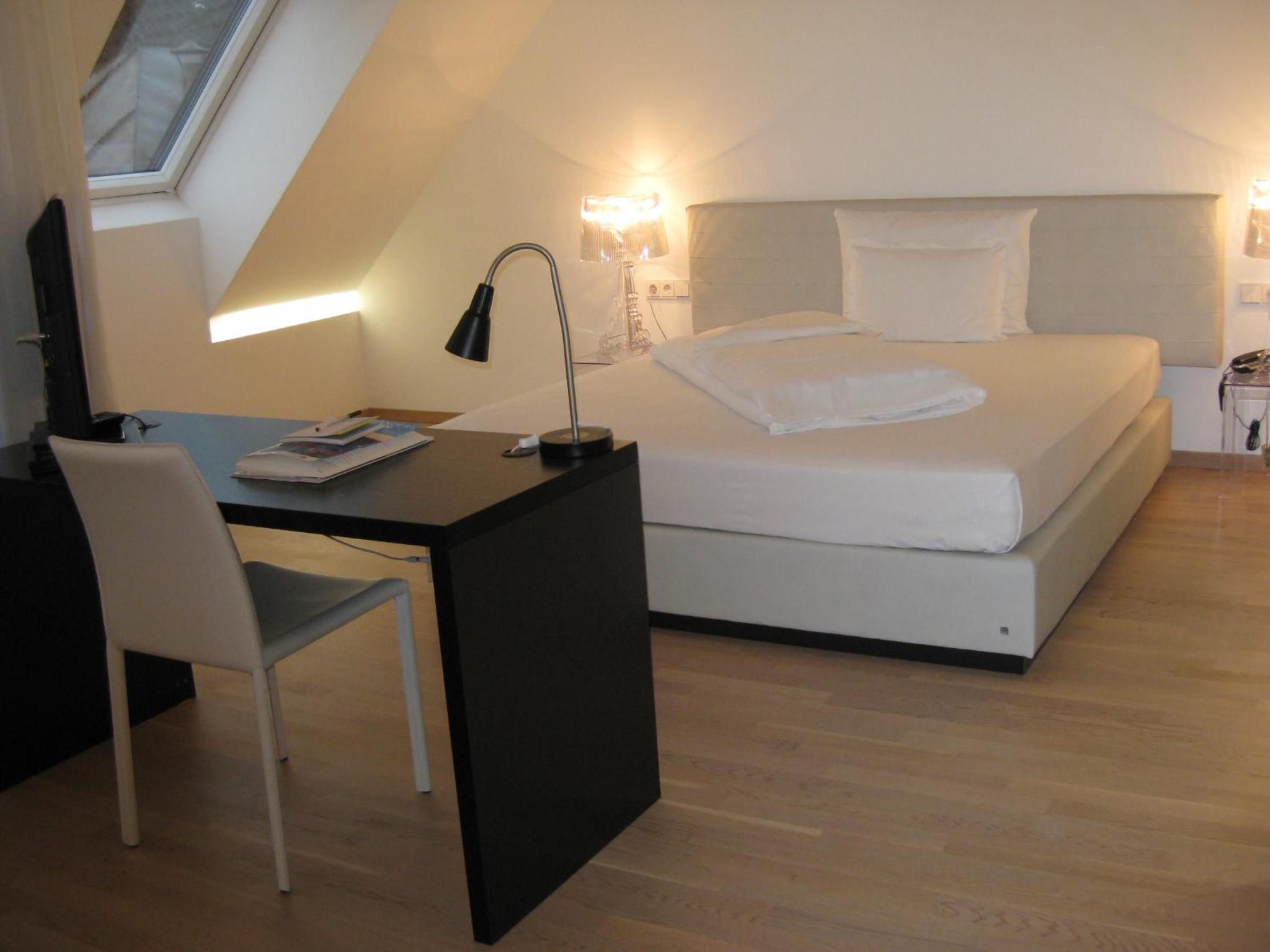 Premium Double or Twin Room with Balcony - Photo 7