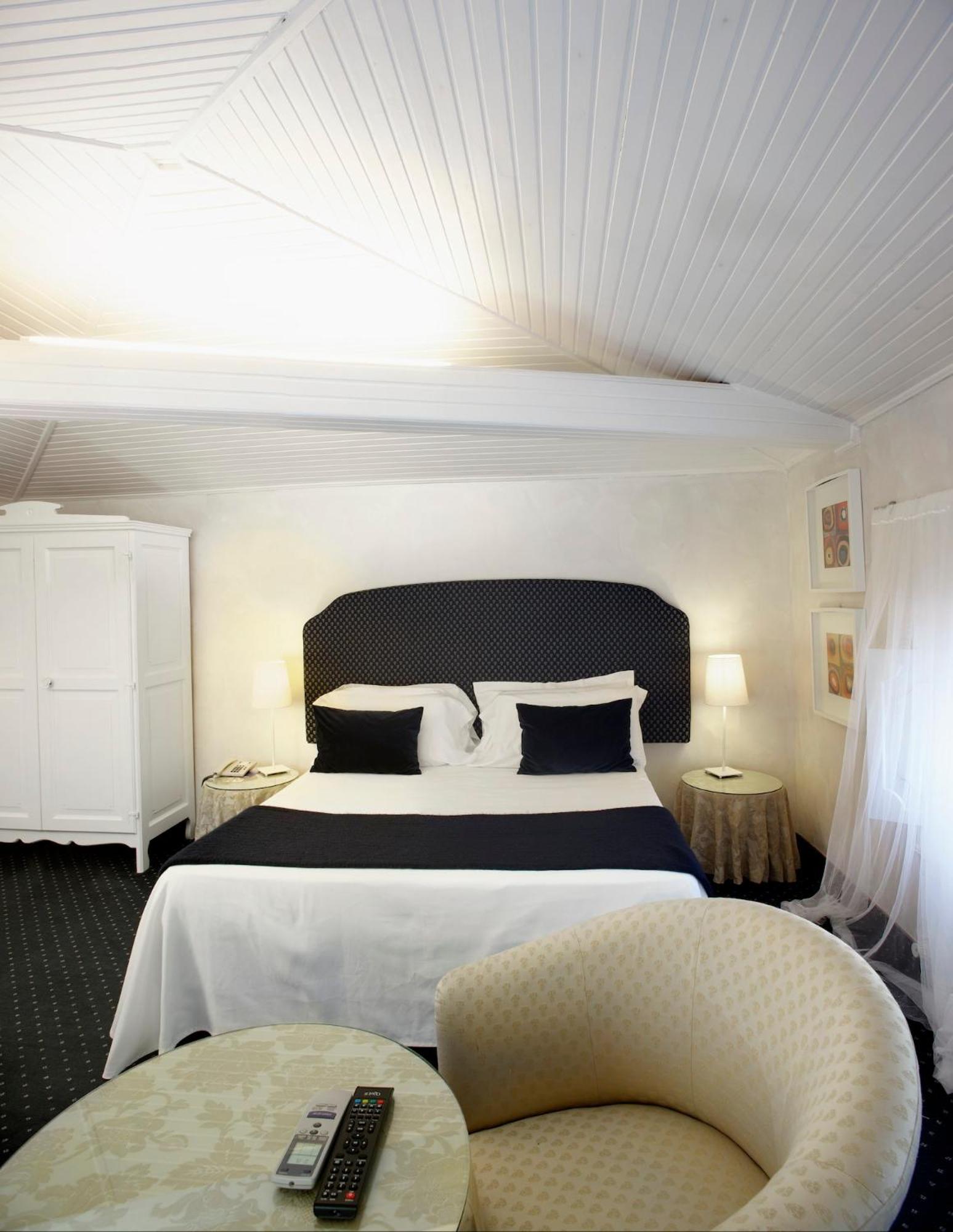 Standard Double Room - Photo 1