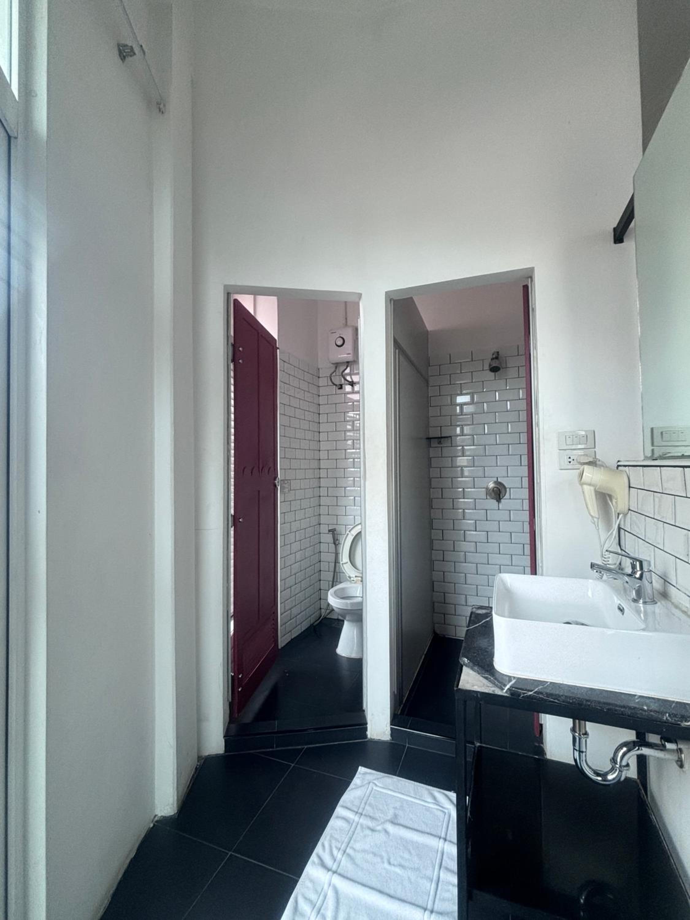 Family Room with Bathroom photo 2