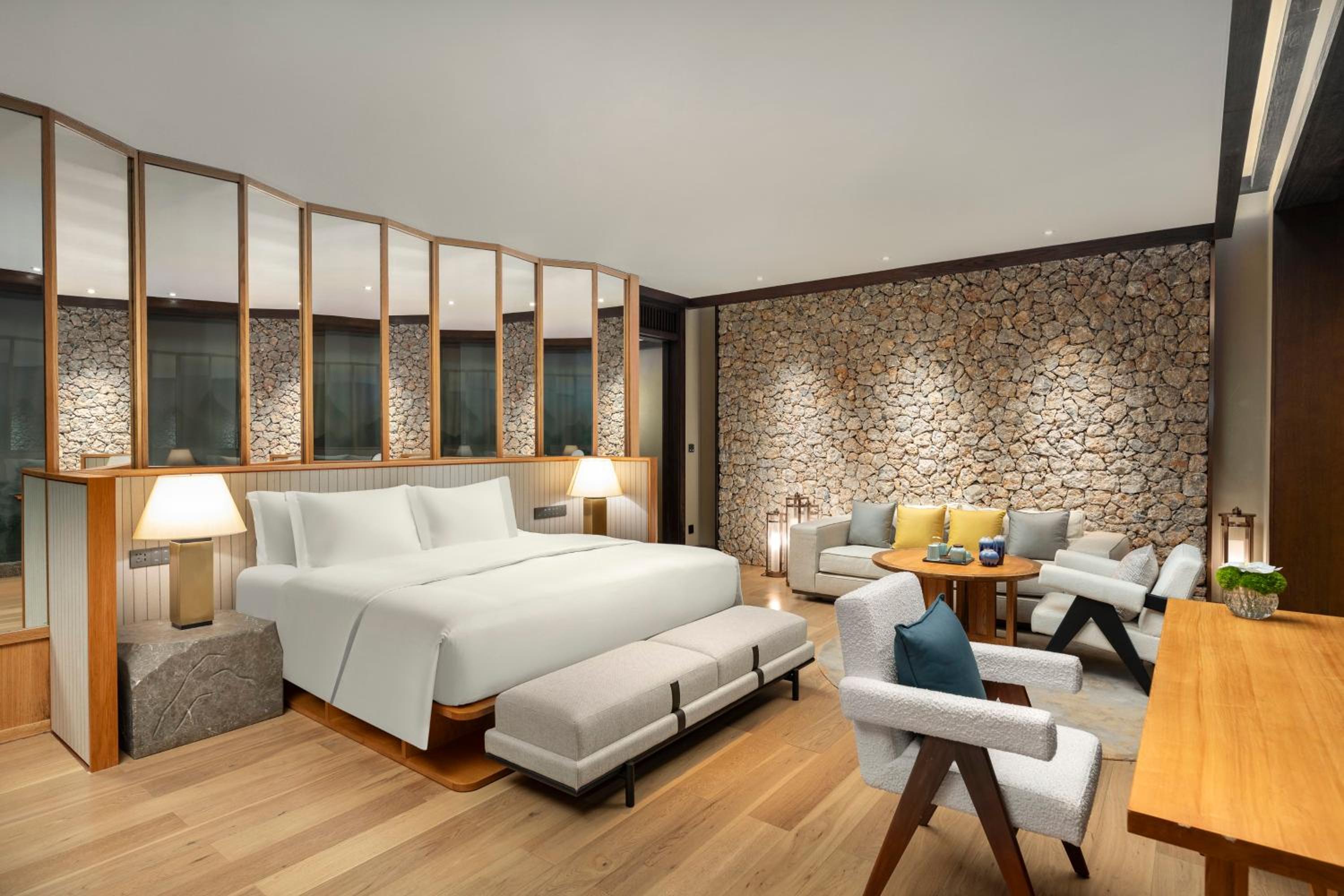 Premium King Room thumbnail 6