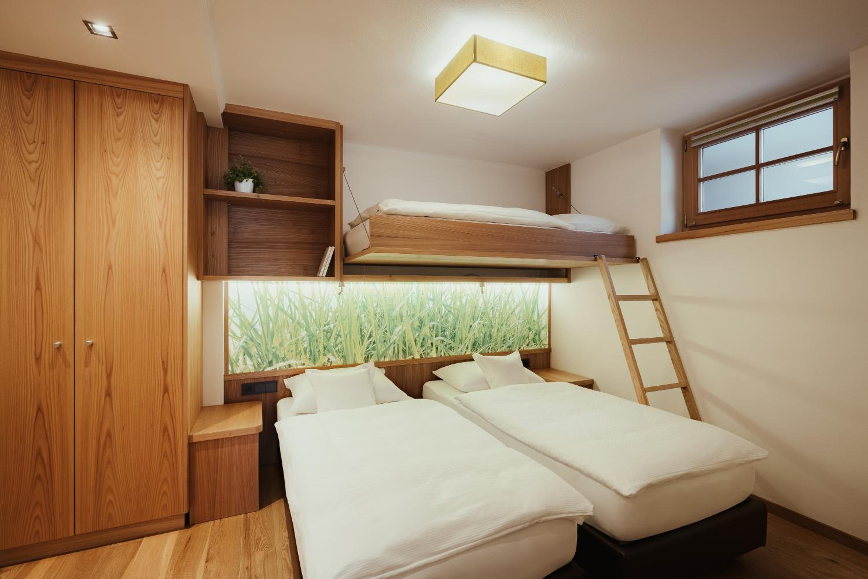 Family Room with Sauna - Photo 4