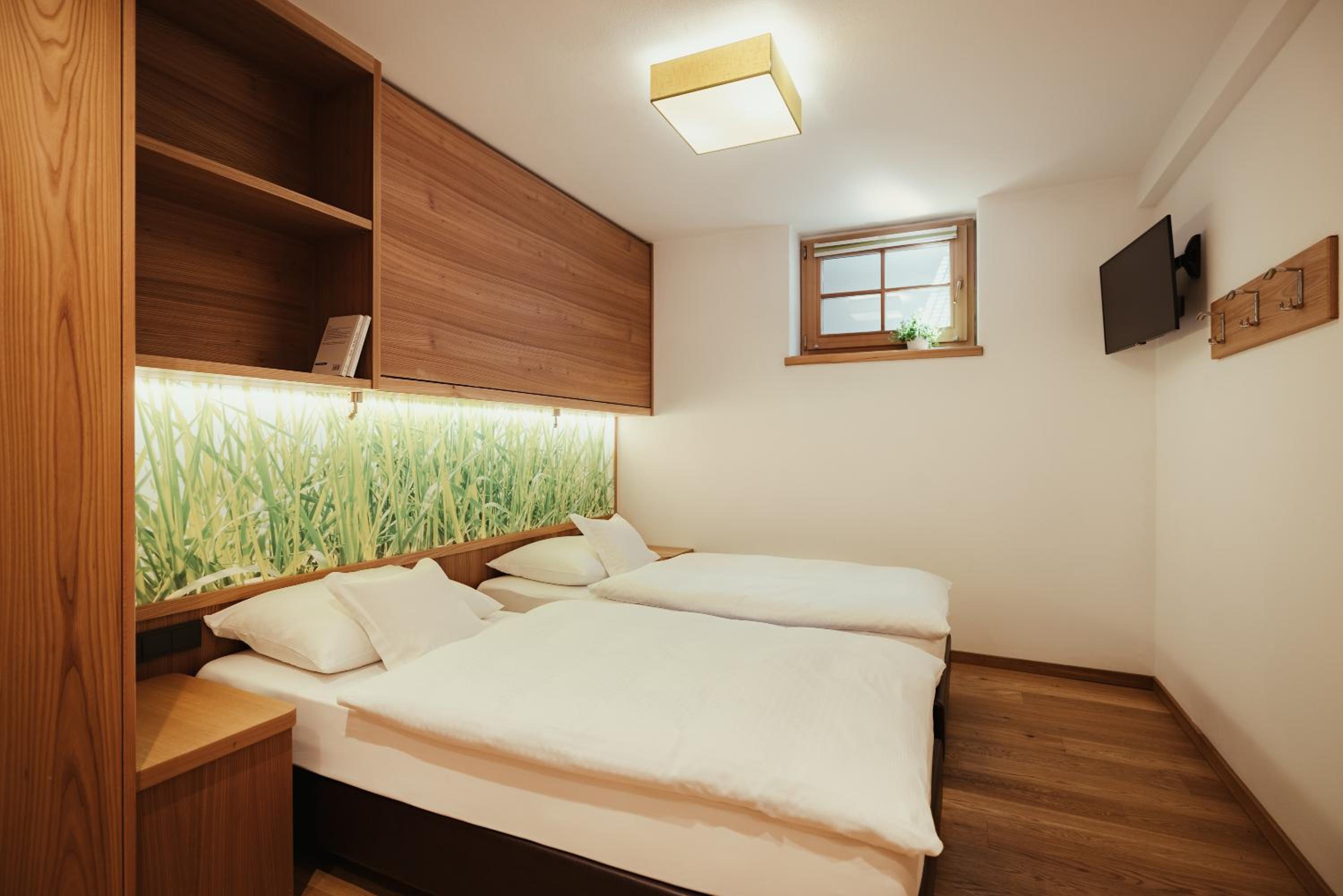 Family Room with Sauna - Photo 3