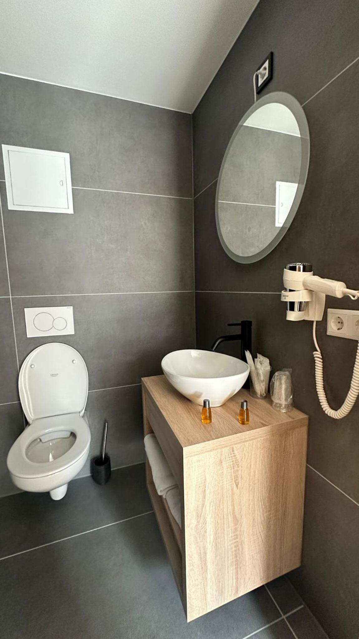 King Room with Spa Bath photo 3