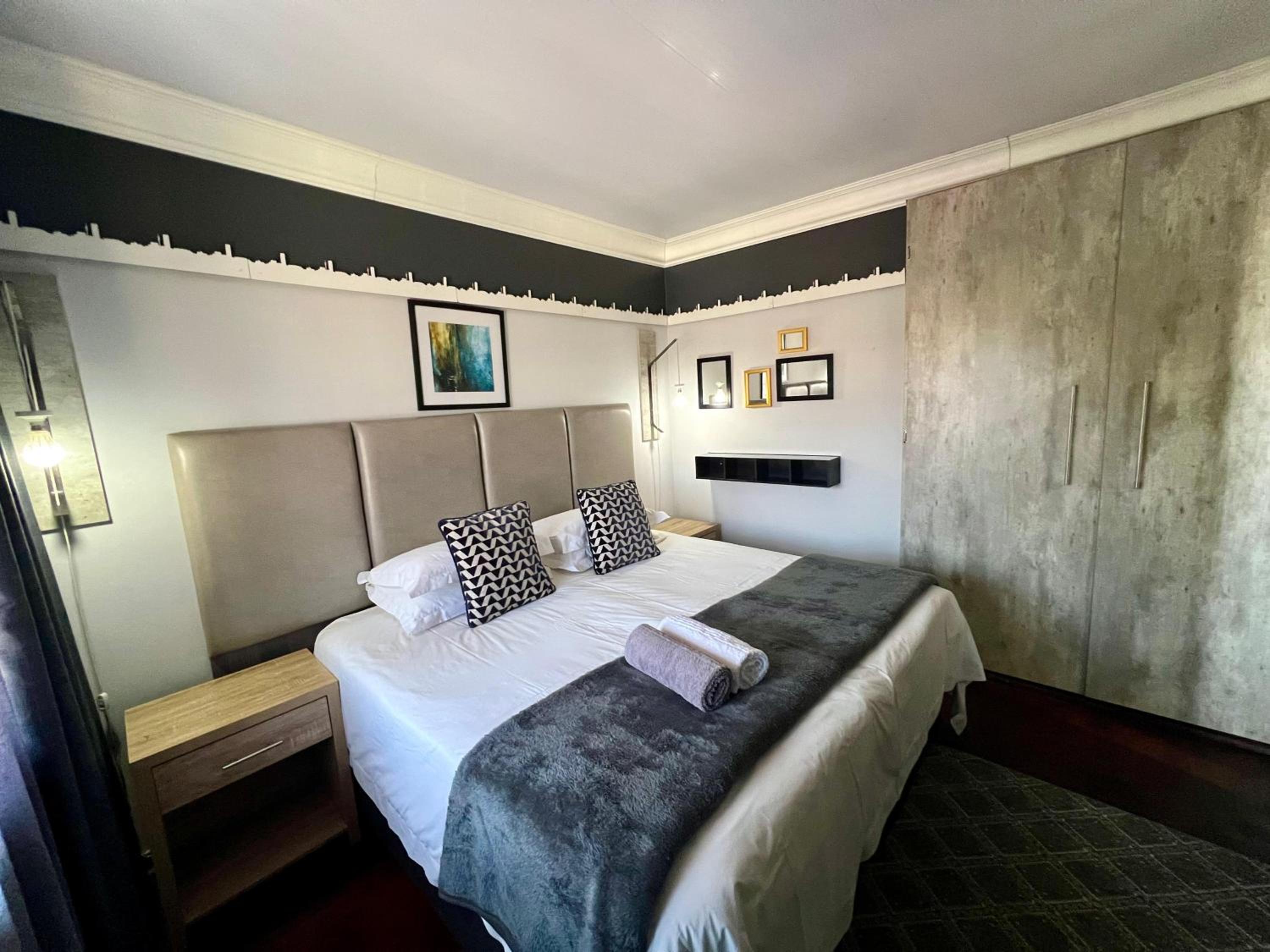 Double or Twin Room with Shared Bathroom photo 1