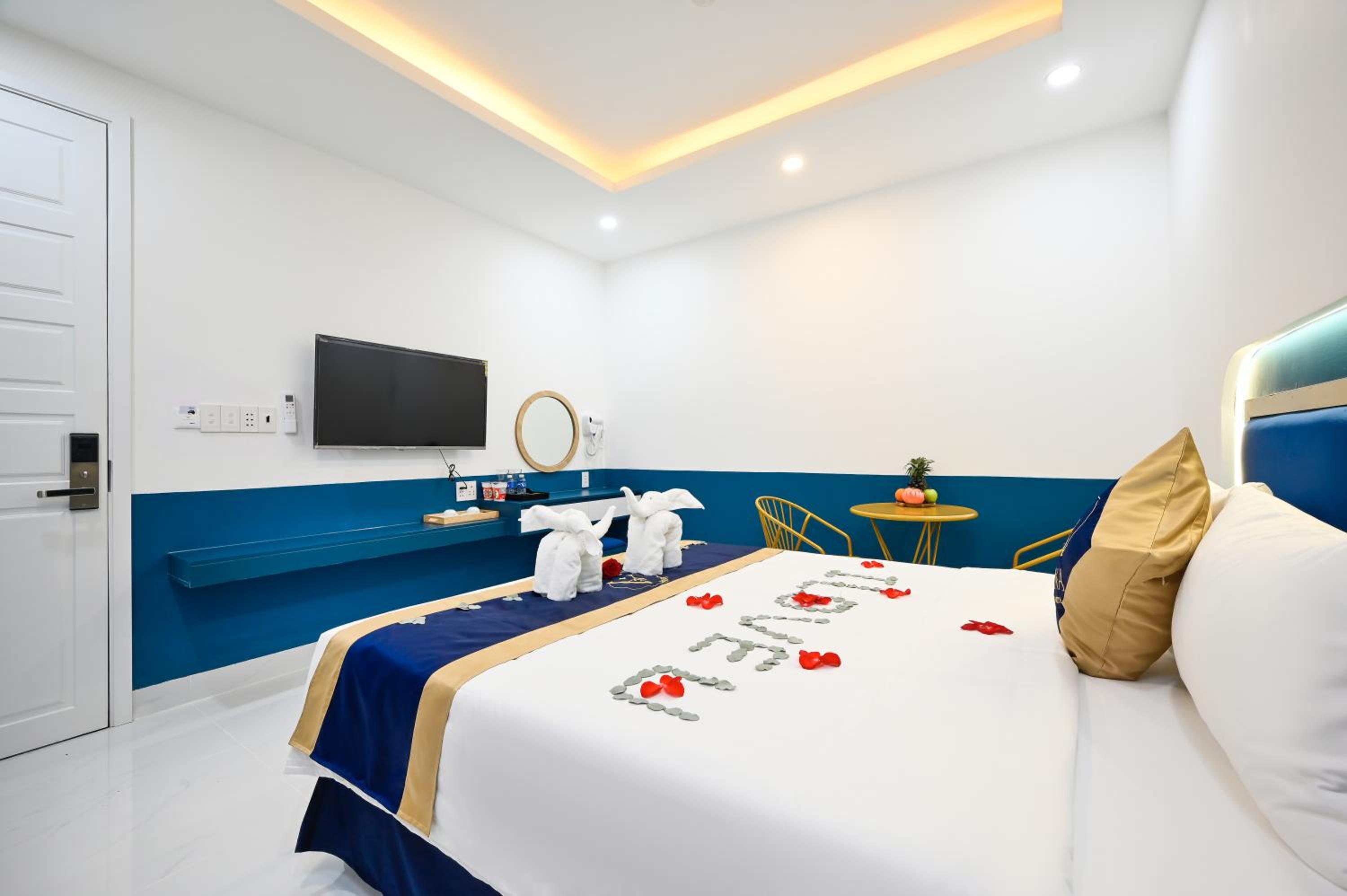 Superior King Room - Photo 15