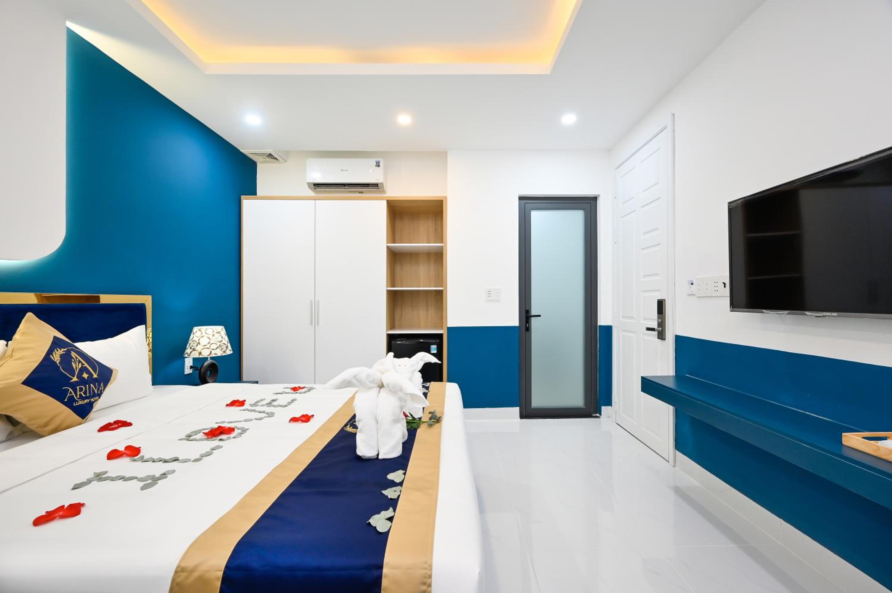 Superior King Room - Photo 12