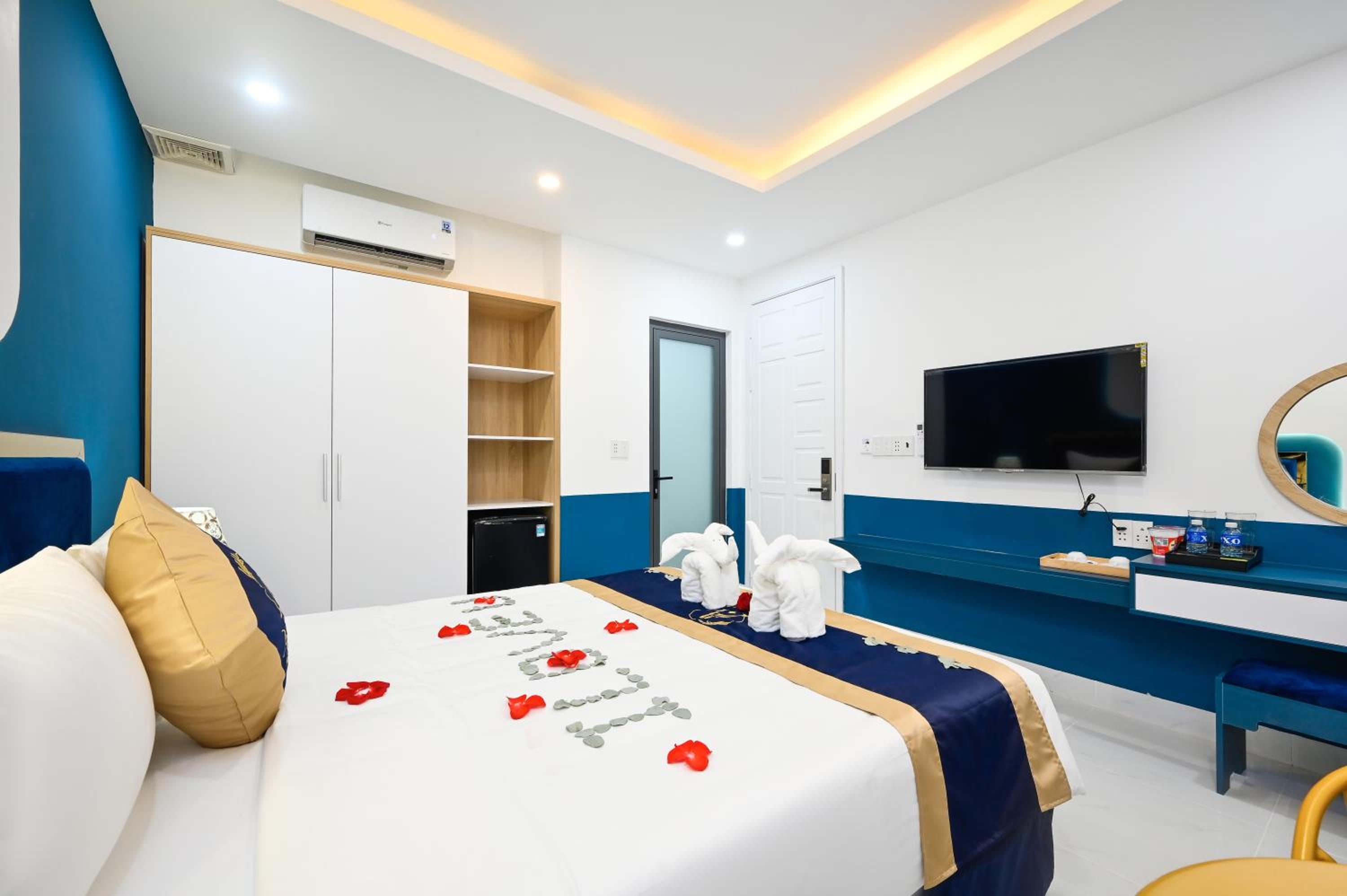 Superior King Room - Photo 18