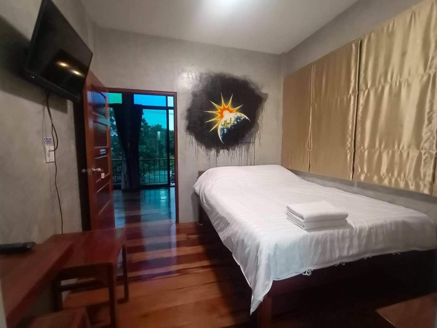 Standard Double Room - Photo 12