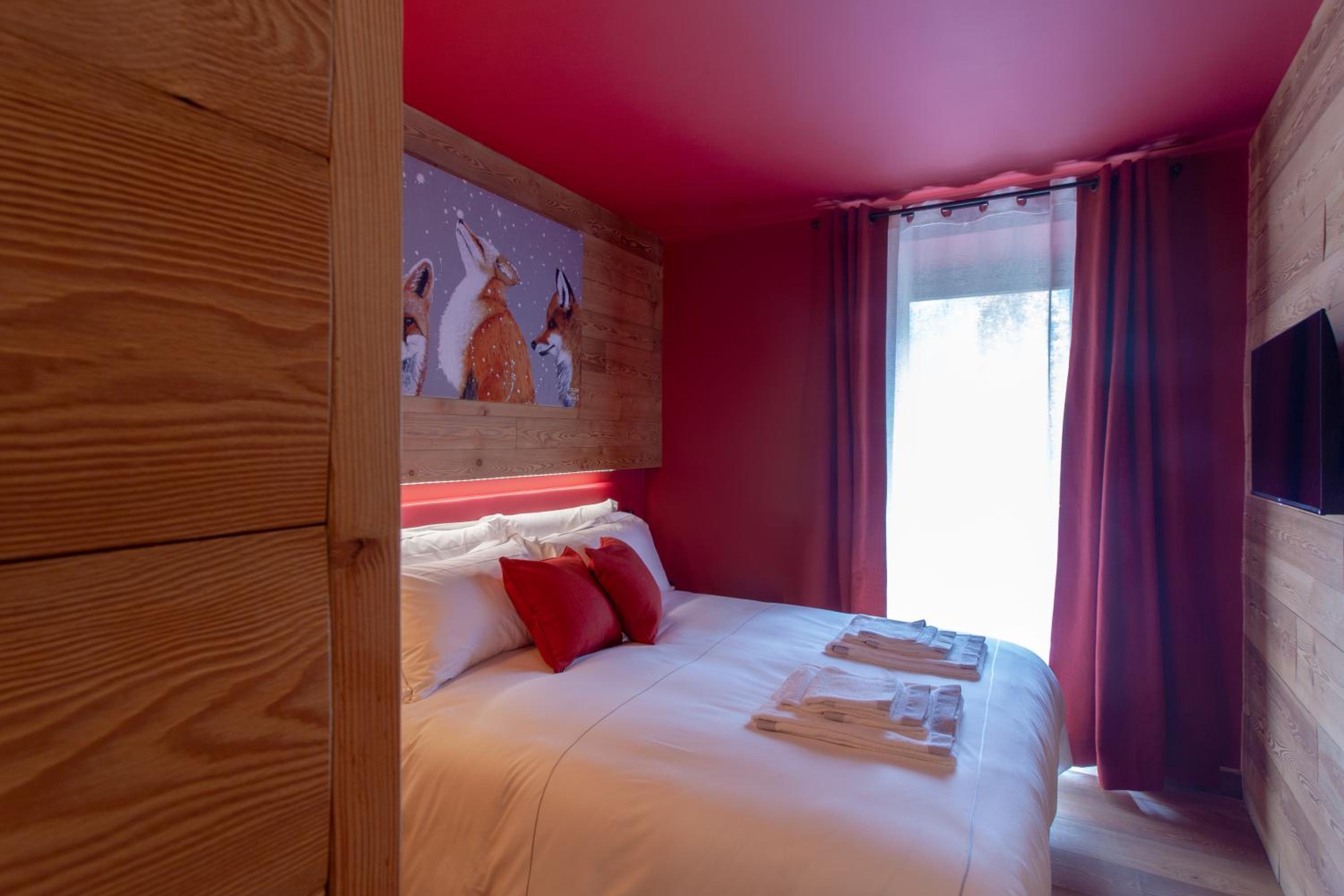 Deluxe Double or Twin Room with Mountain View