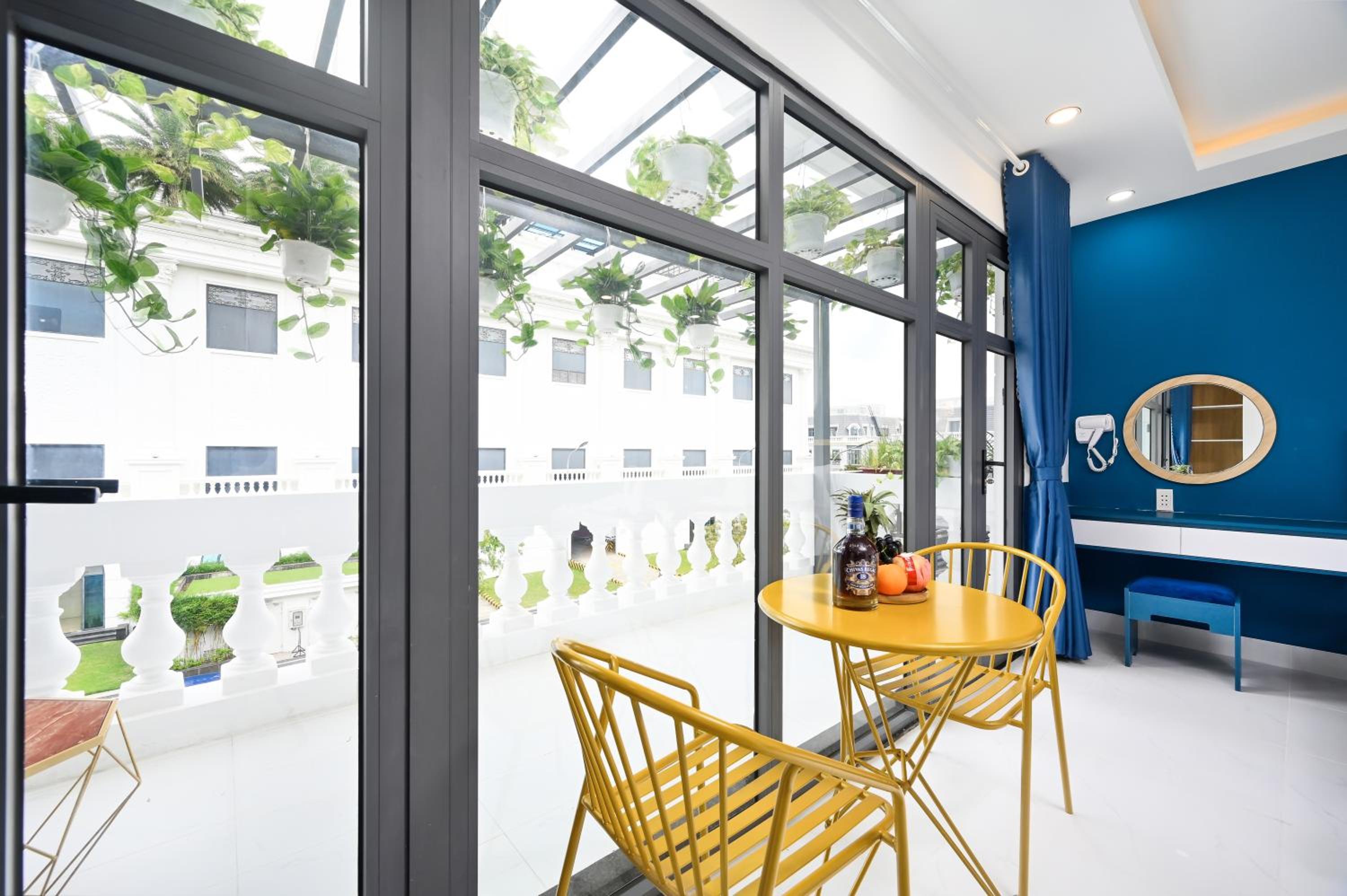 Junior Suite with Balcony - Photo 5