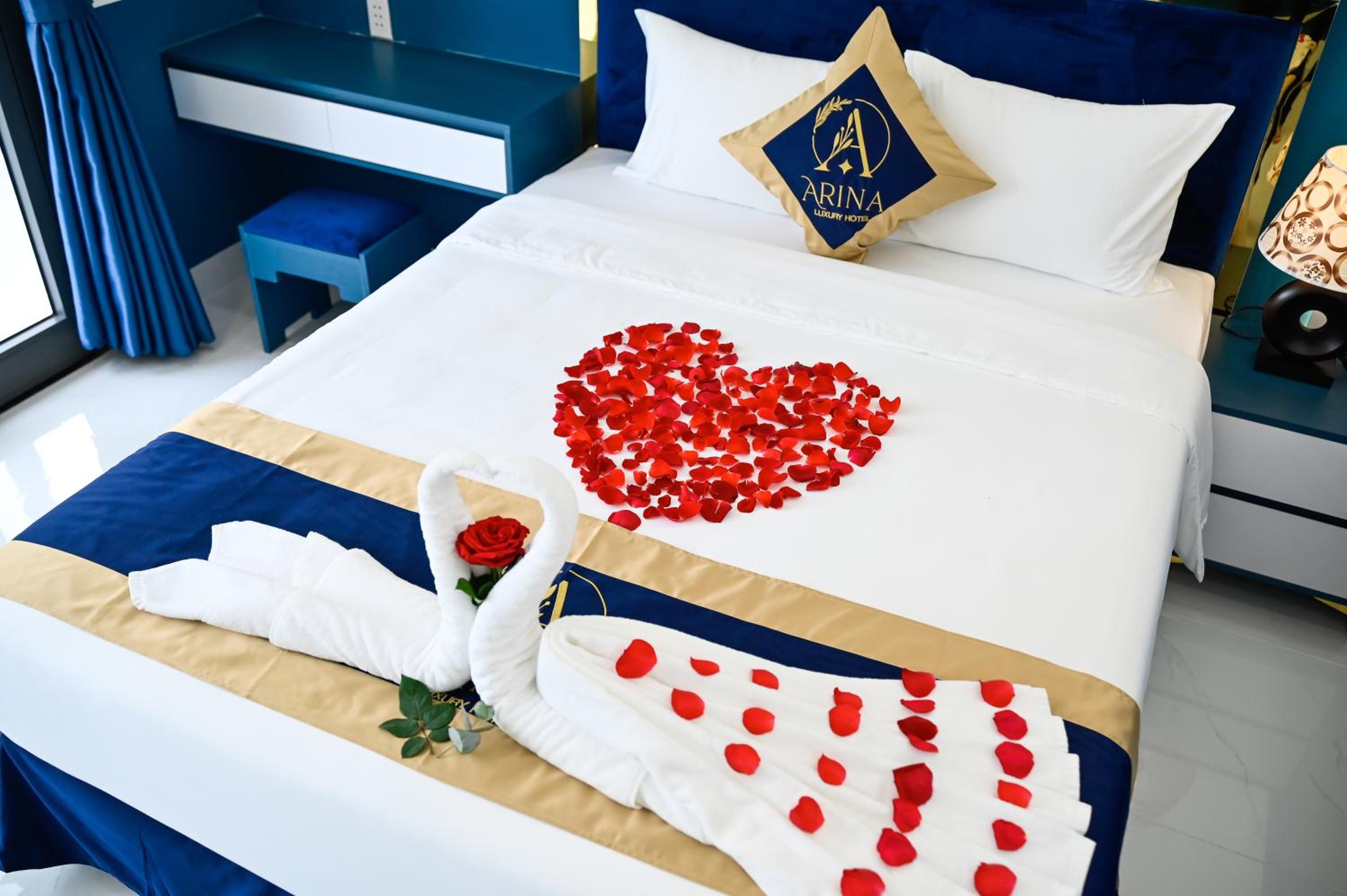 Junior Suite with Balcony - Photo 4