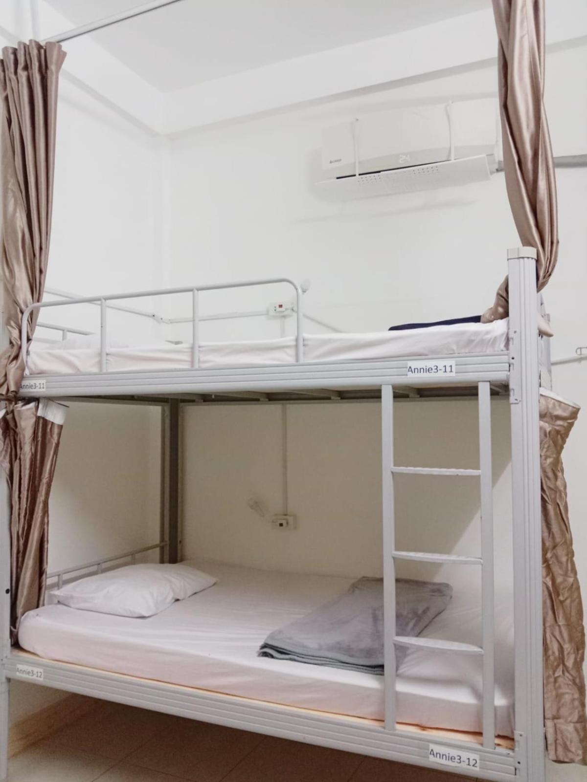 8-Bed Mixed Dormitory Room photo 1