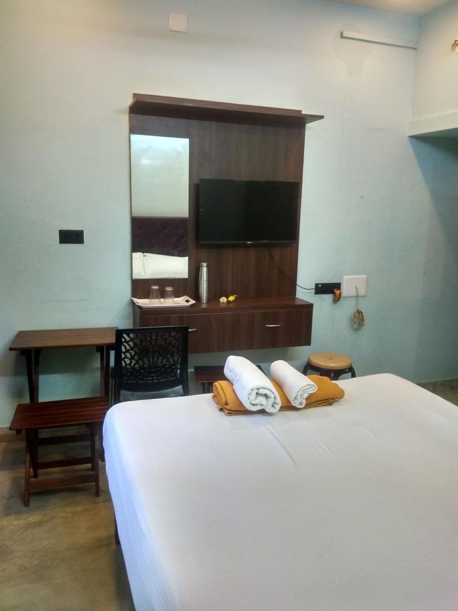 Double Room with Balcony - Photo 5