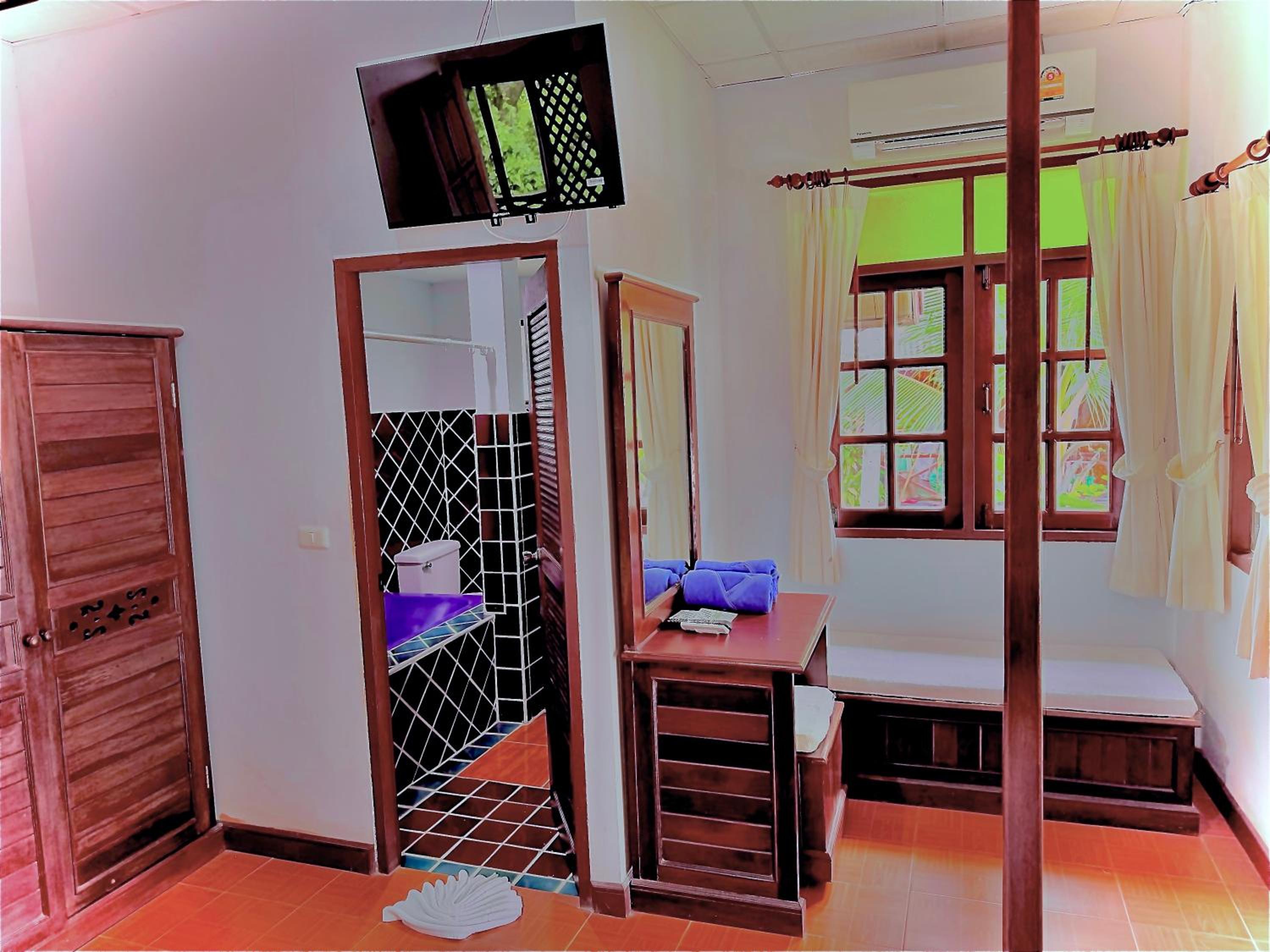 Two-Bedroom Bungalow - Photo 4