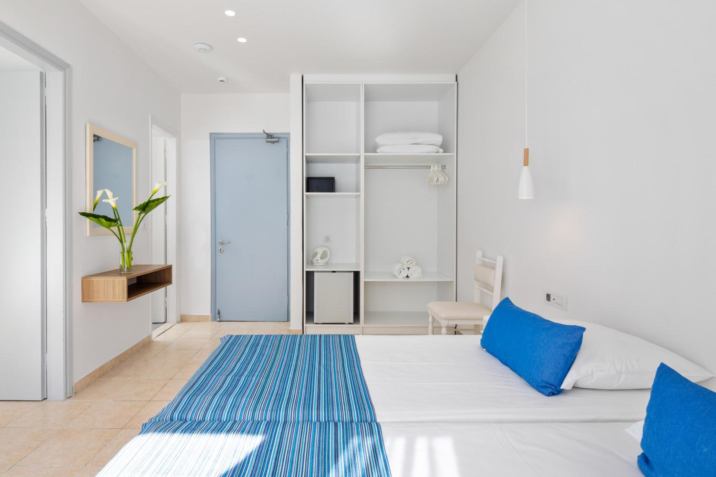 Family Suite with Balcony - Photo 5