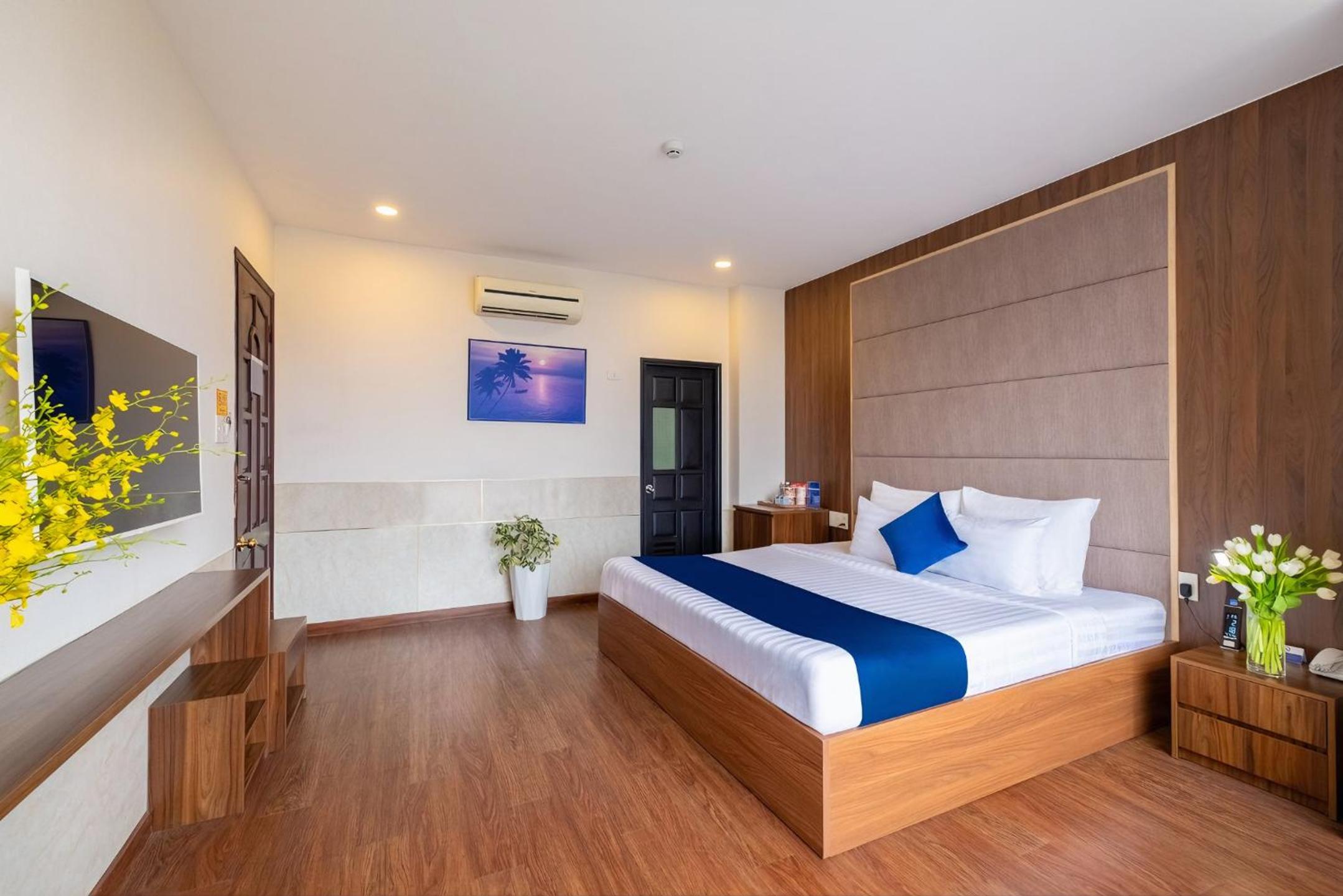 Executive Suite - Photo 5