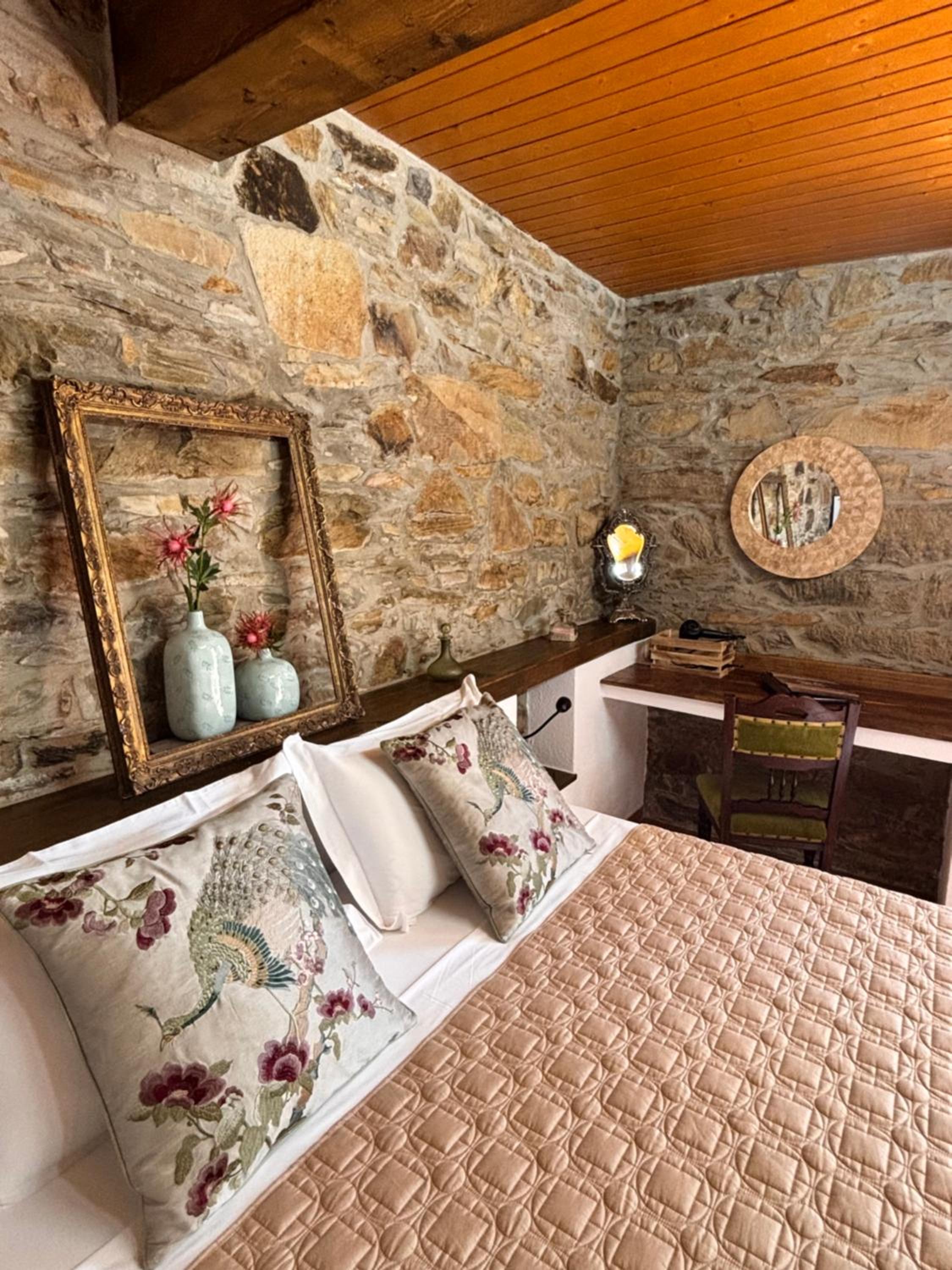 Double Room with Mountain View - Photo 9