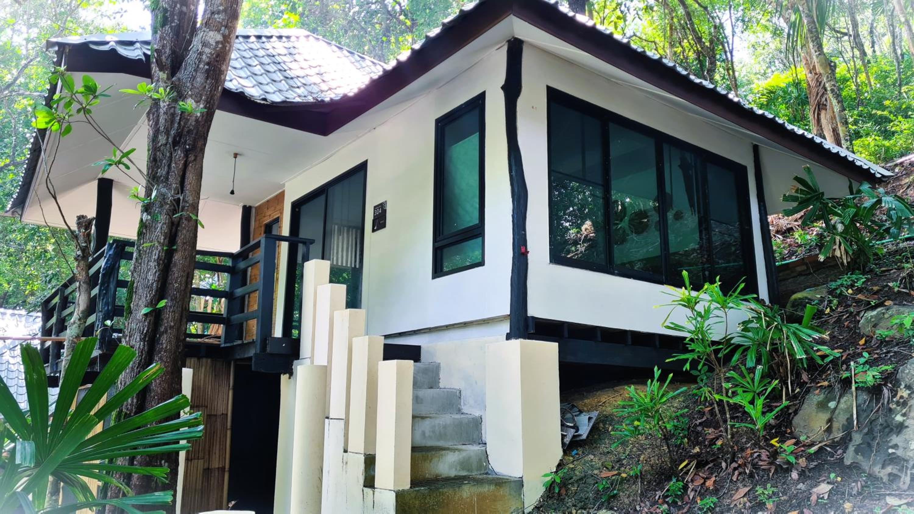 Deluxe Bungalow with Garden View photo 2