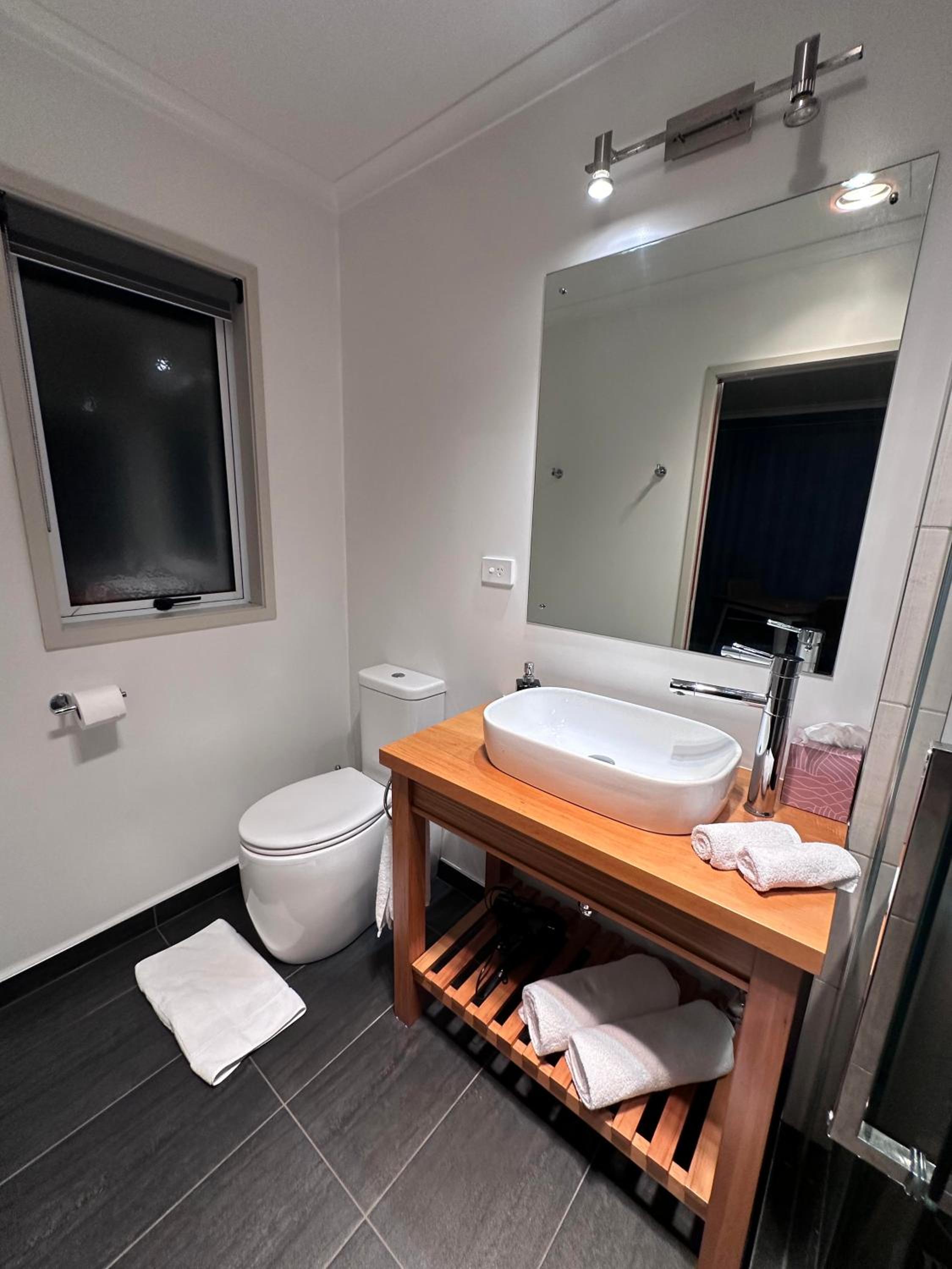 Deluxe Double Room with Balcony photo 2