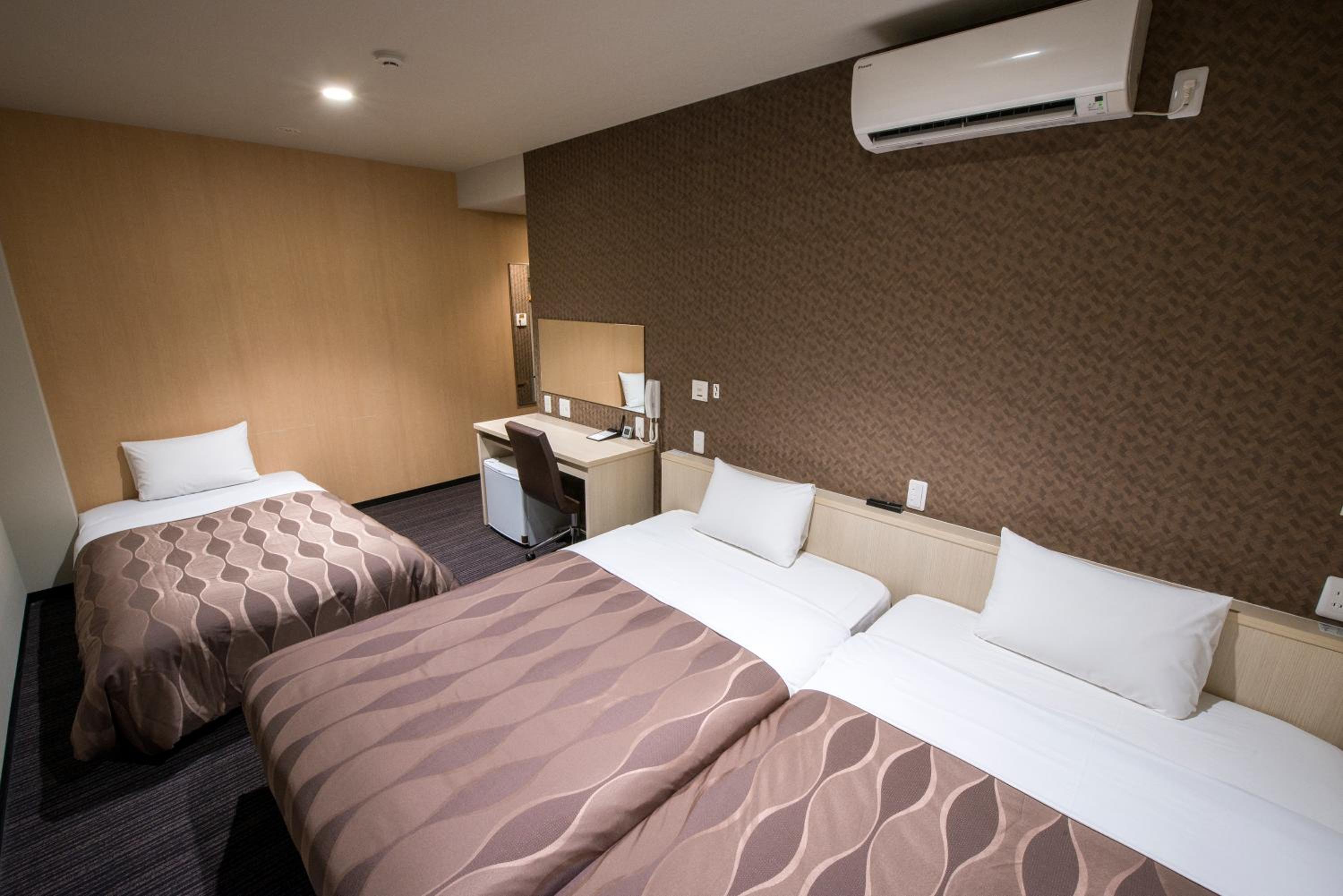 Twin Room - Photo 2