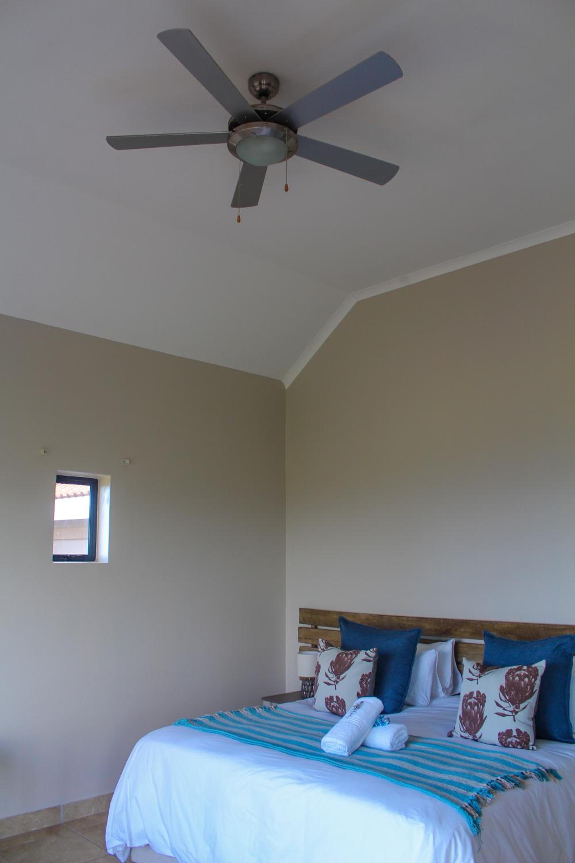 Comfort Family Room - Photo 3