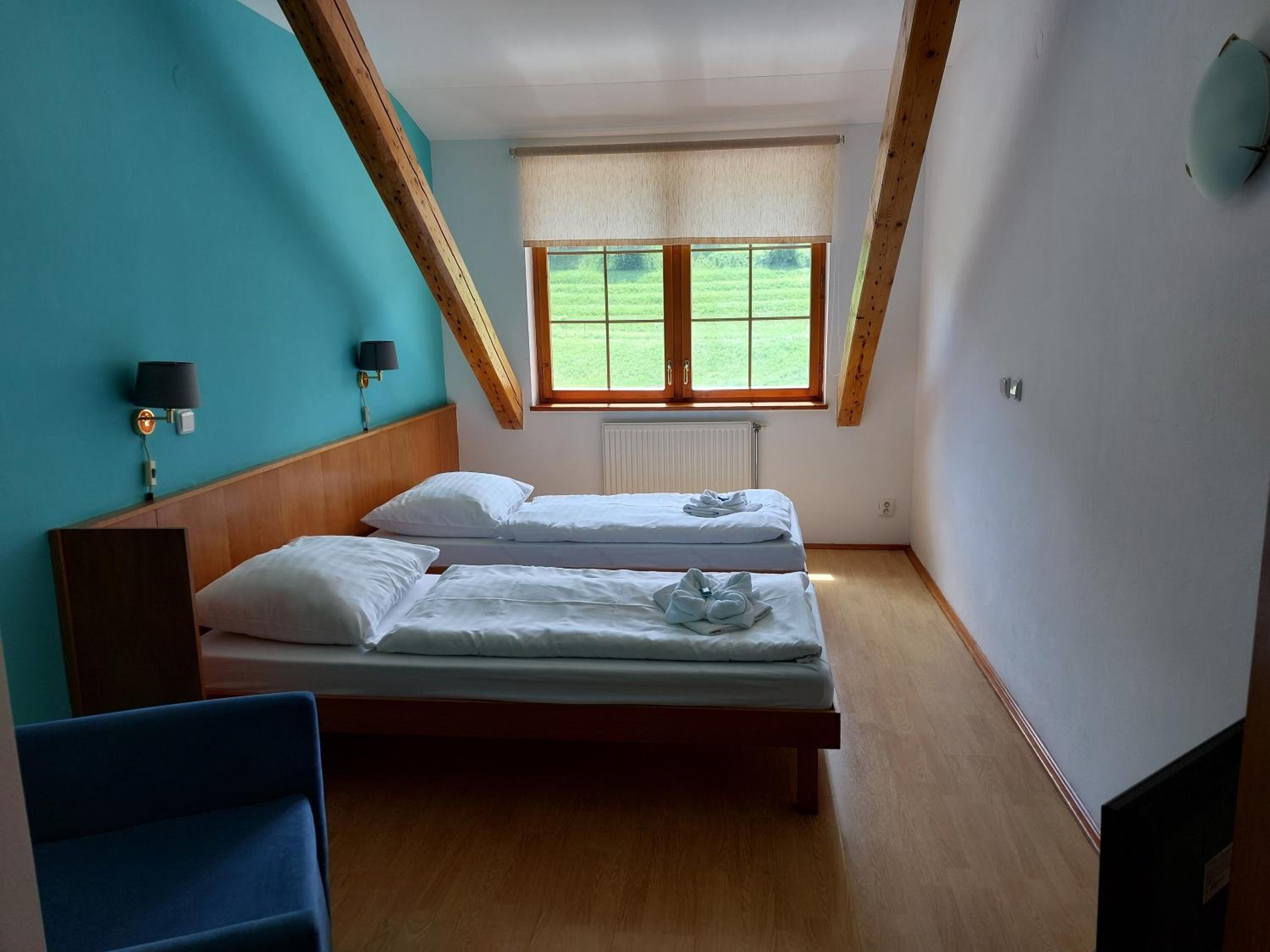 Twin Room with Mountain View - Photo 2