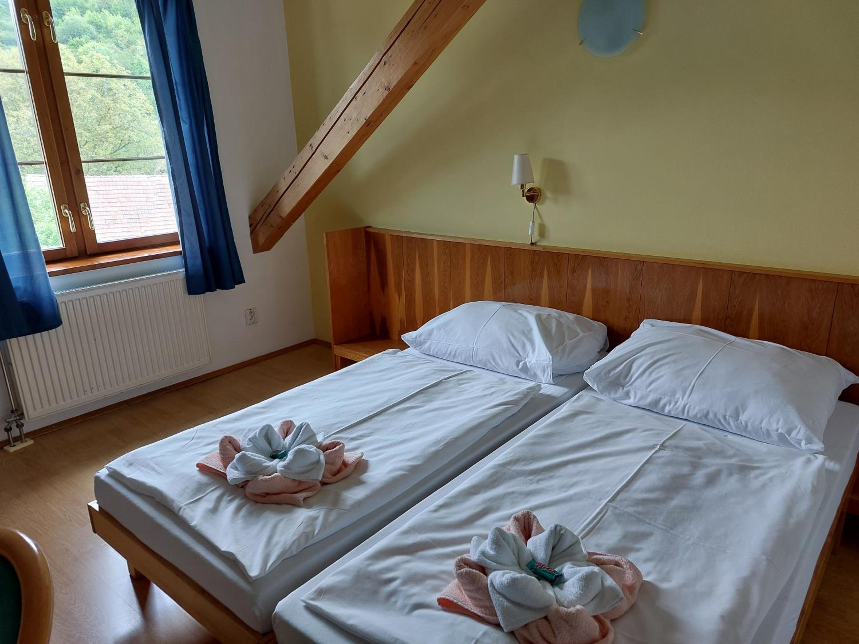 Twin Room with Garden View - Photo 3