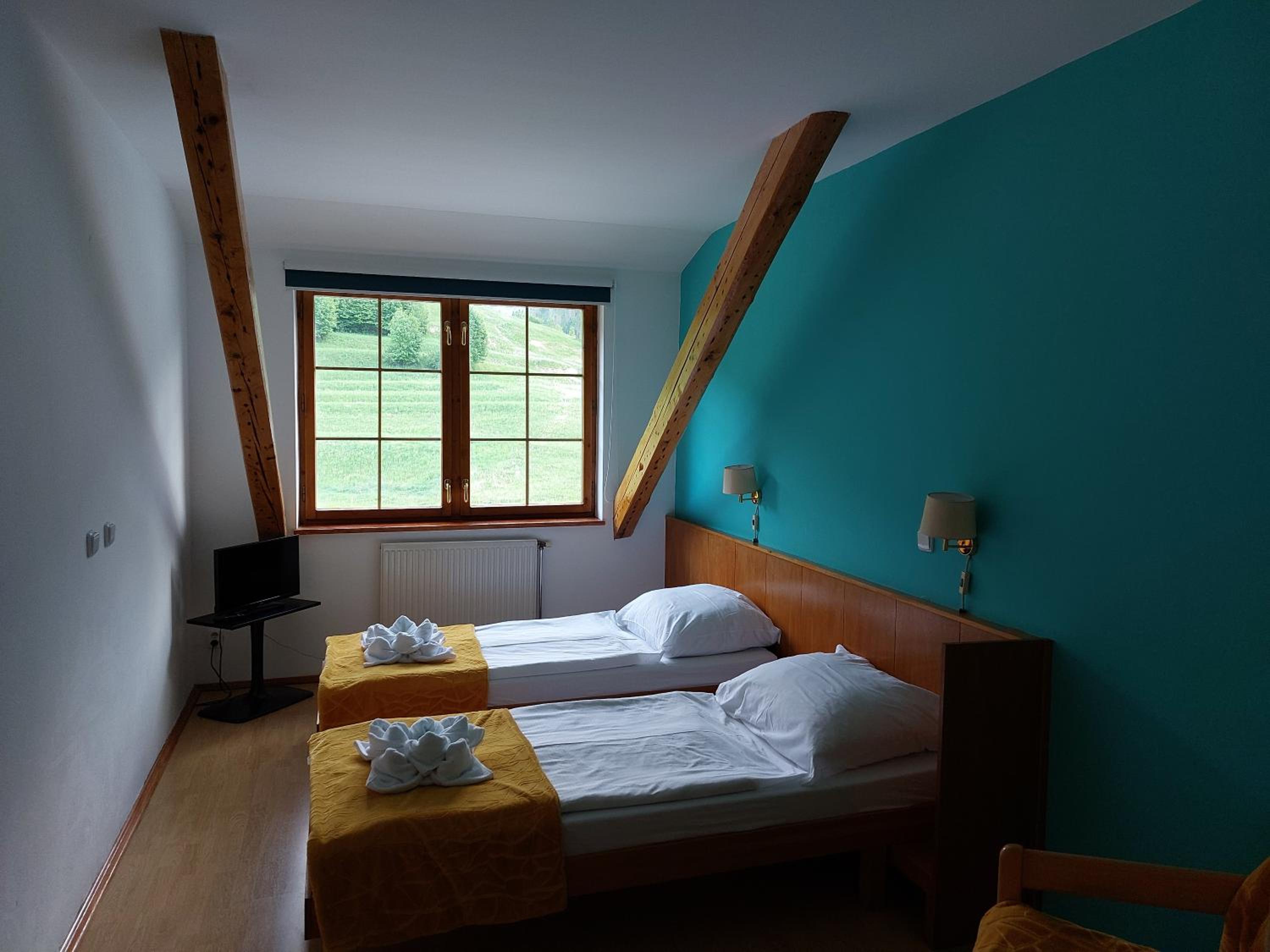 Twin Room with Mountain View - Photo 5
