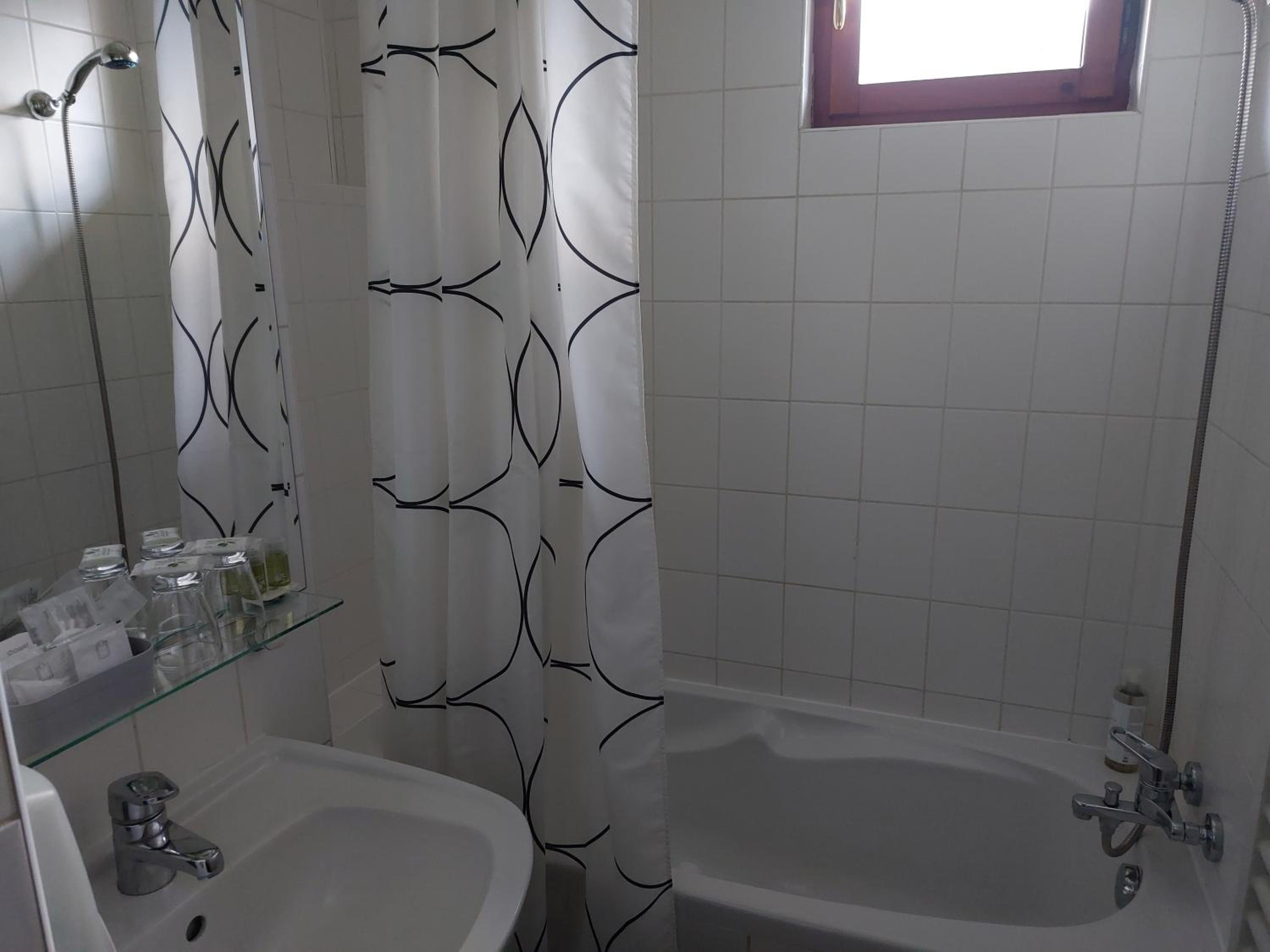 Twin Room with Garden View - Photo 4