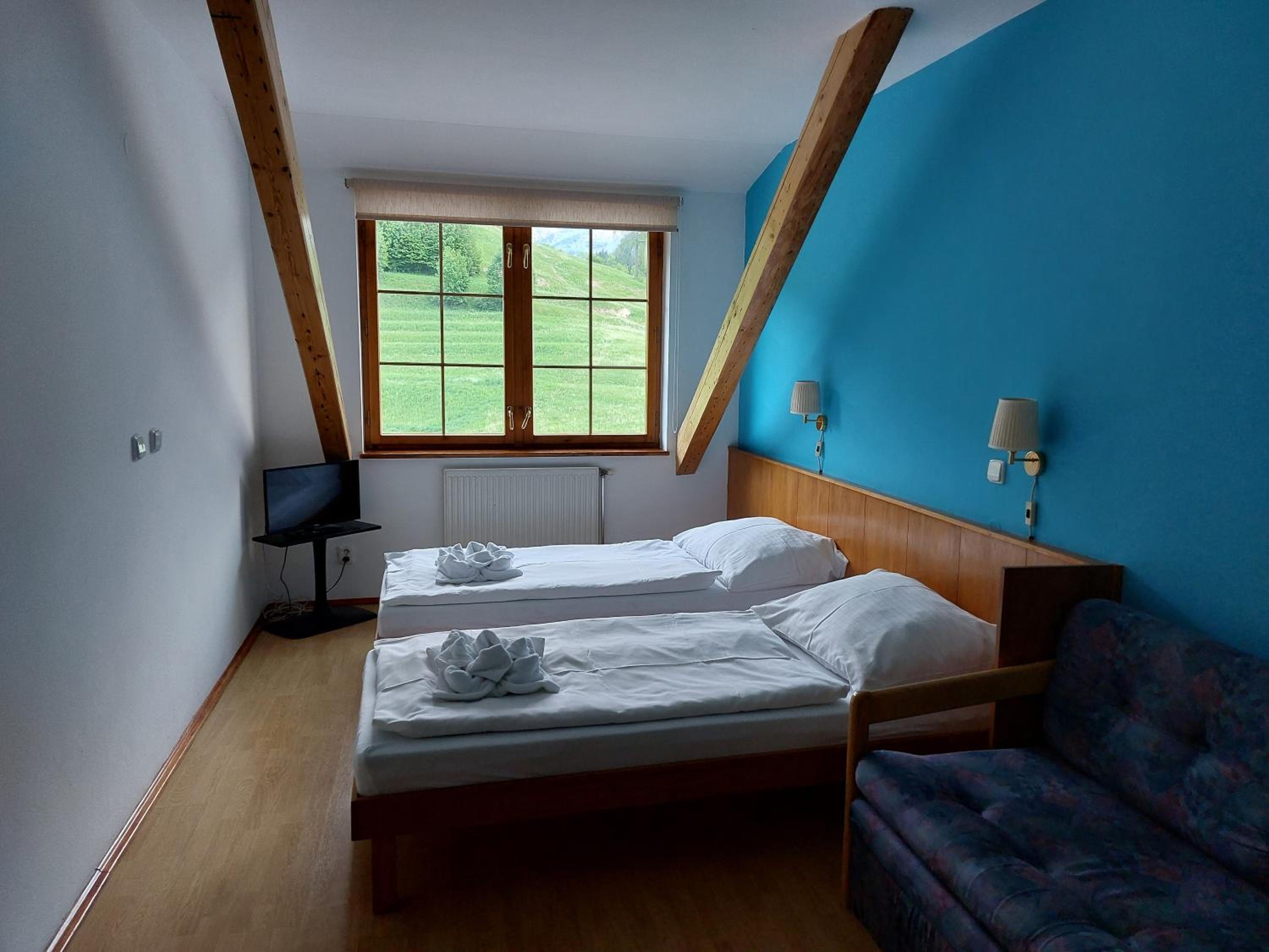 Twin Room with Mountain View - Photo 7