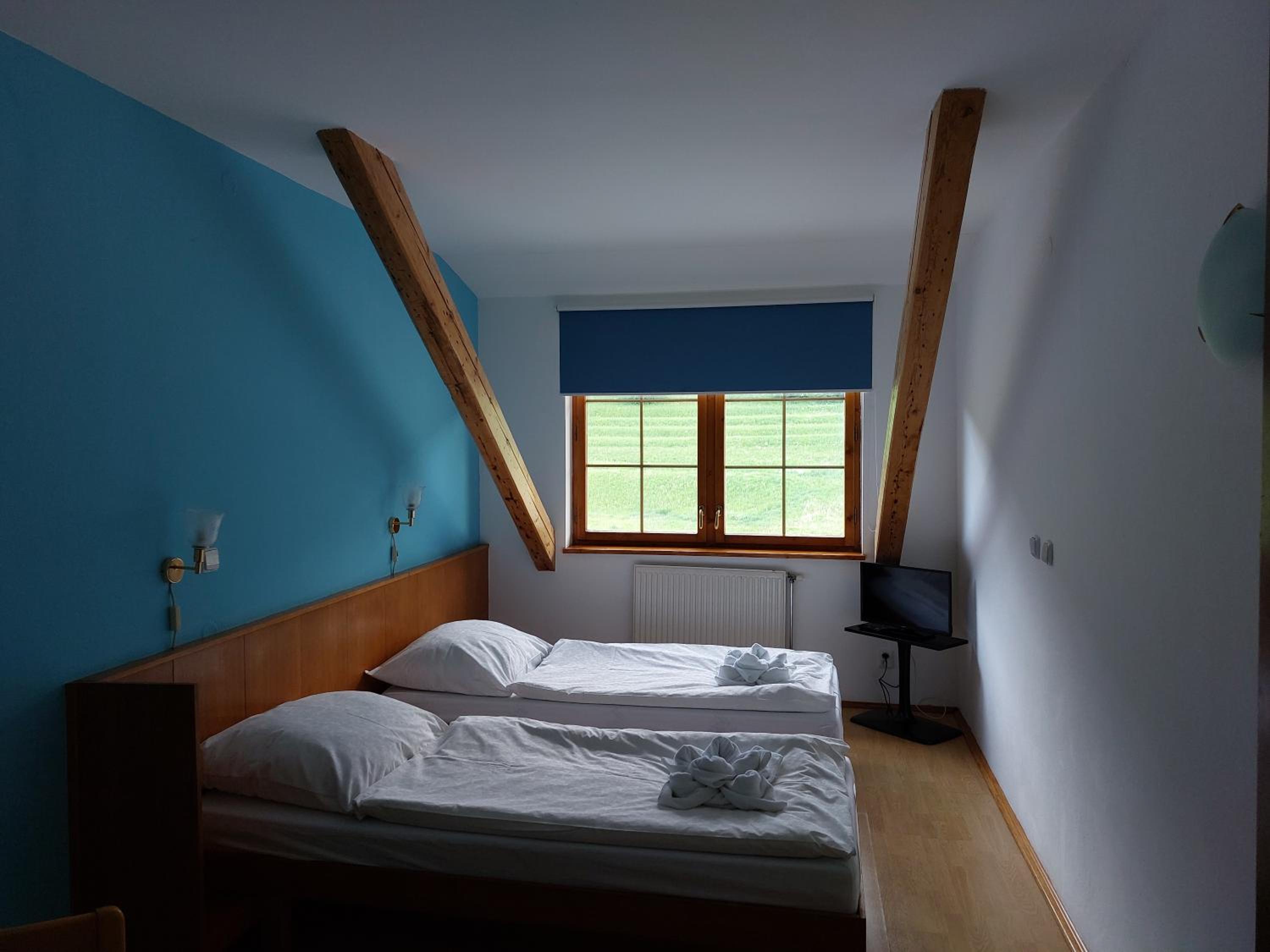 Twin Room with Mountain View - Photo 8