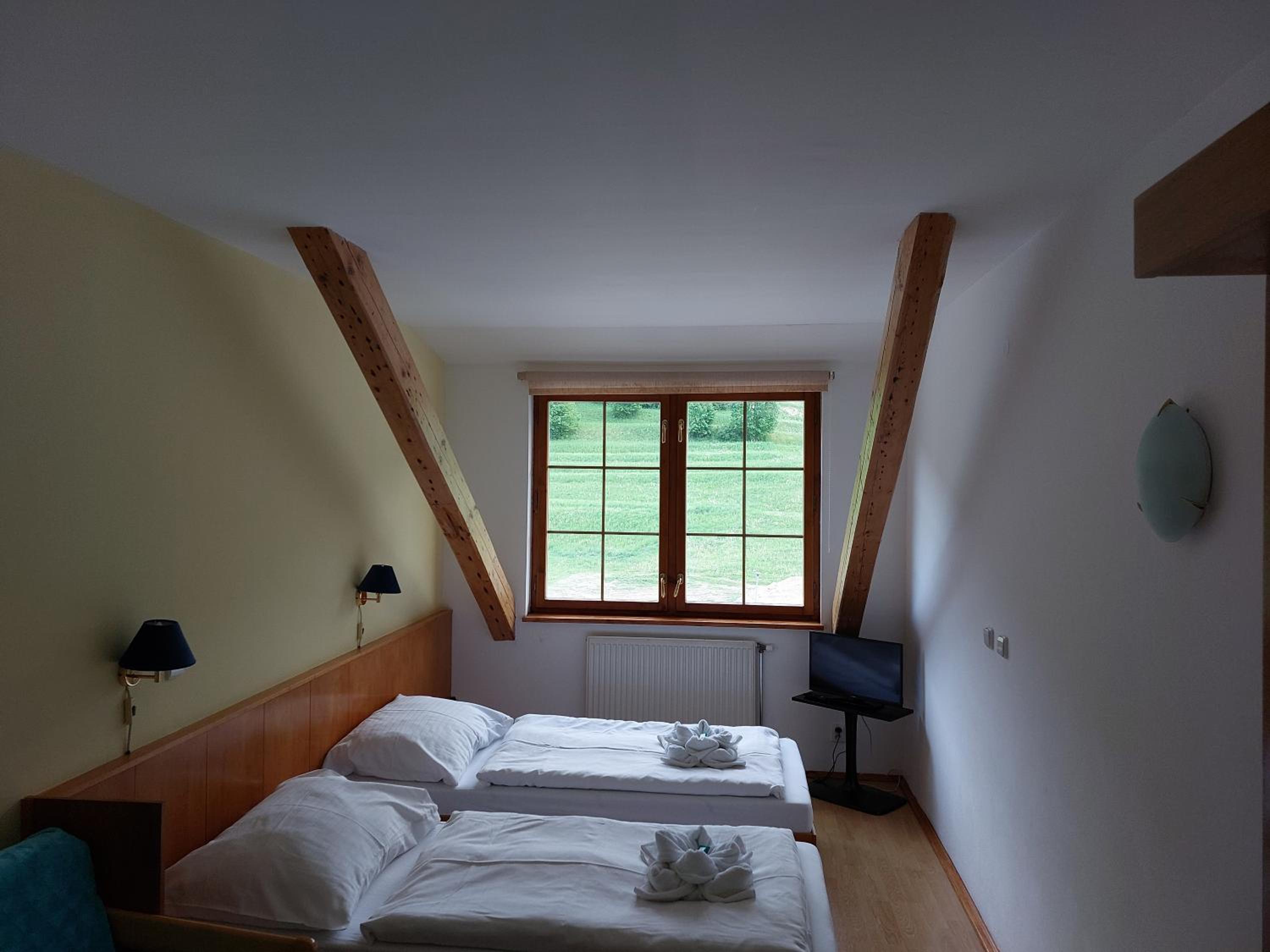 Twin Room with Mountain View - Photo 9