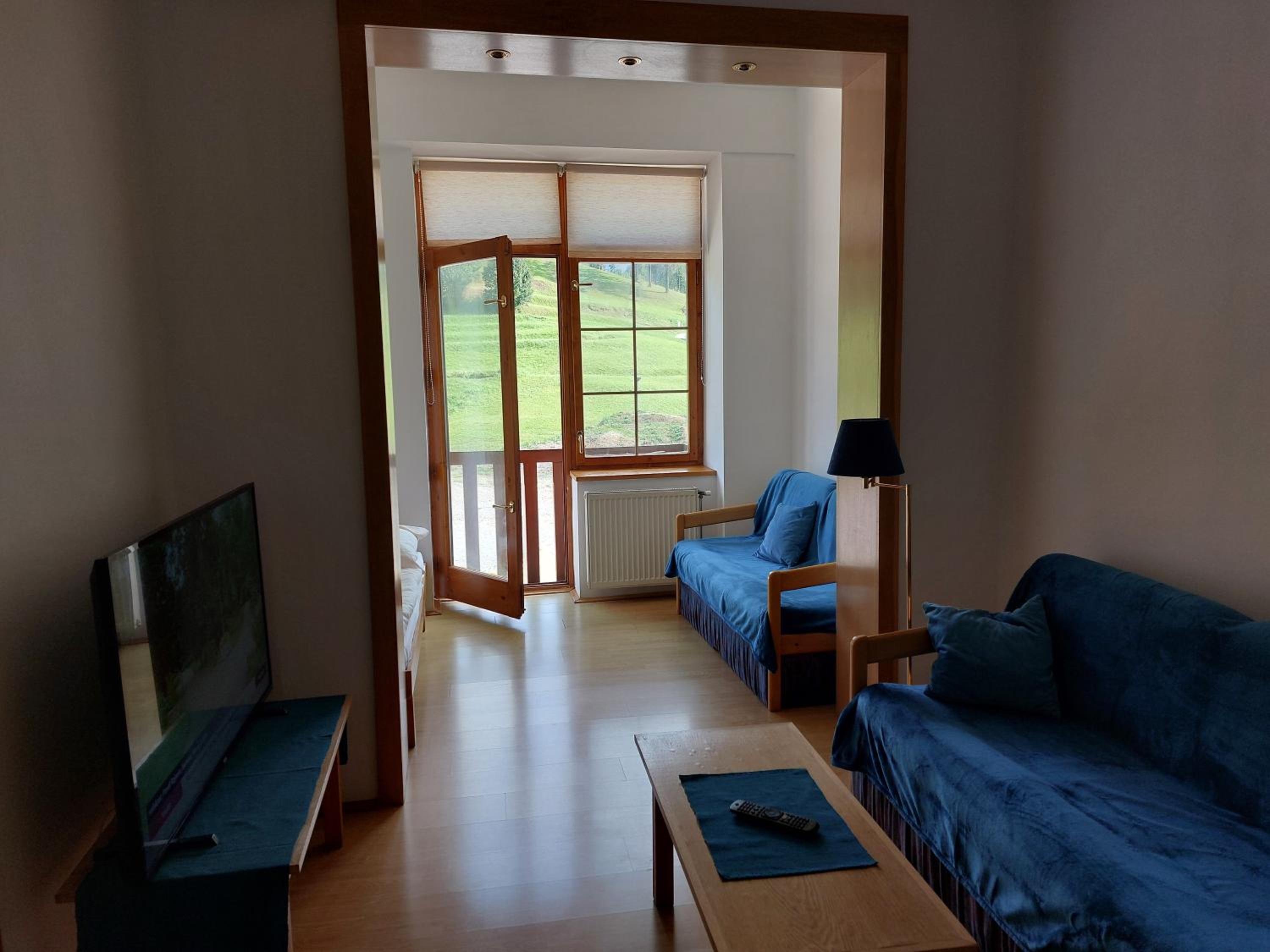 Apartment with Mountain View