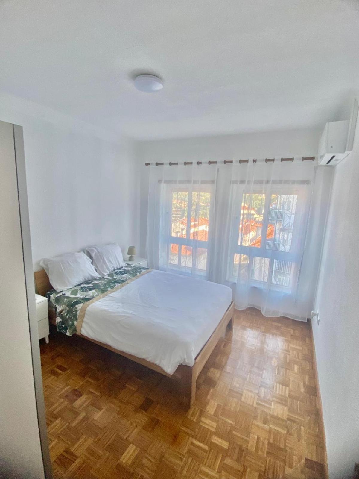Three-Bedroom Apartment photo 2