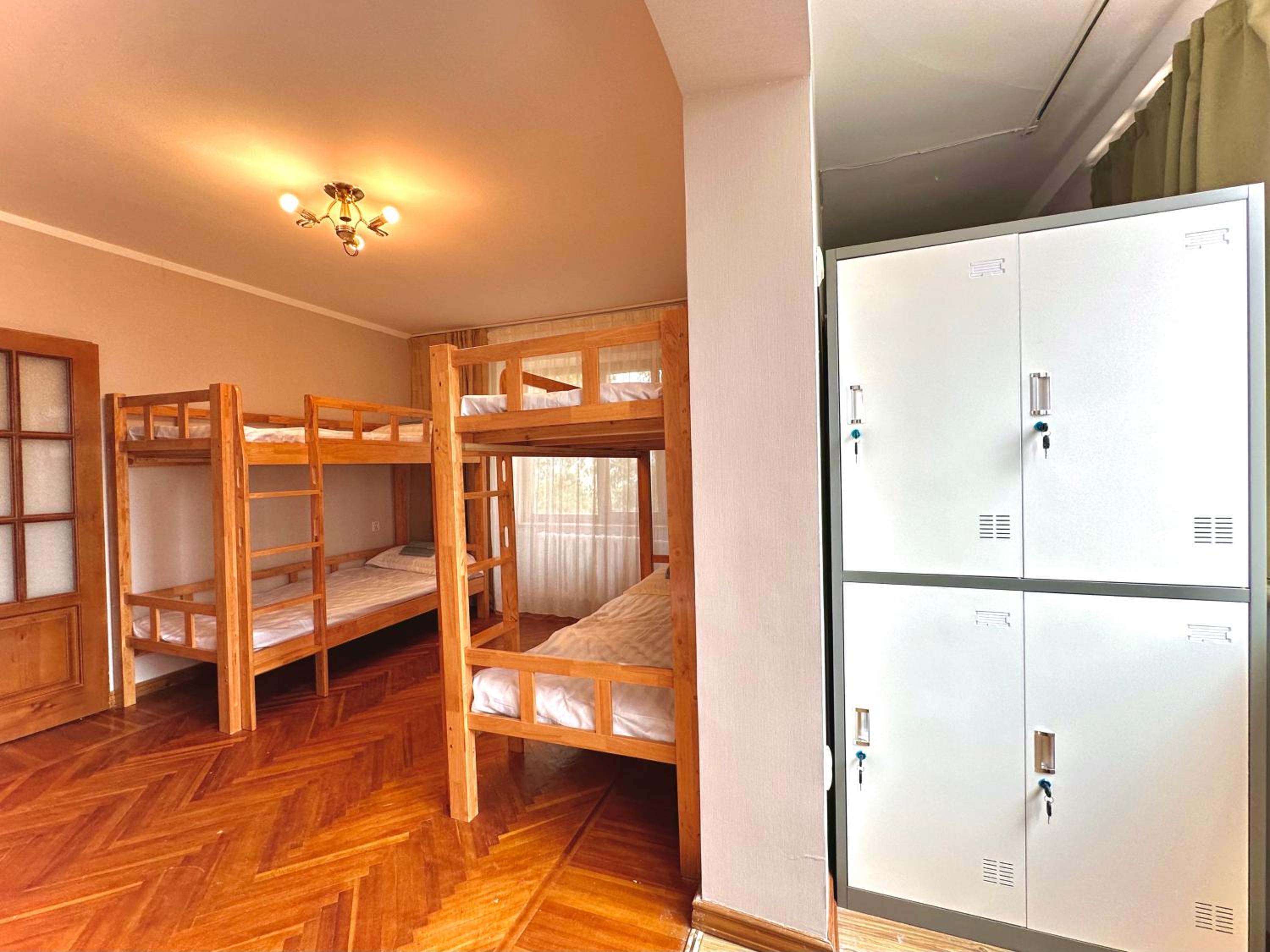 Bed in 6-Bed Mixed Dormitory Room photo 2