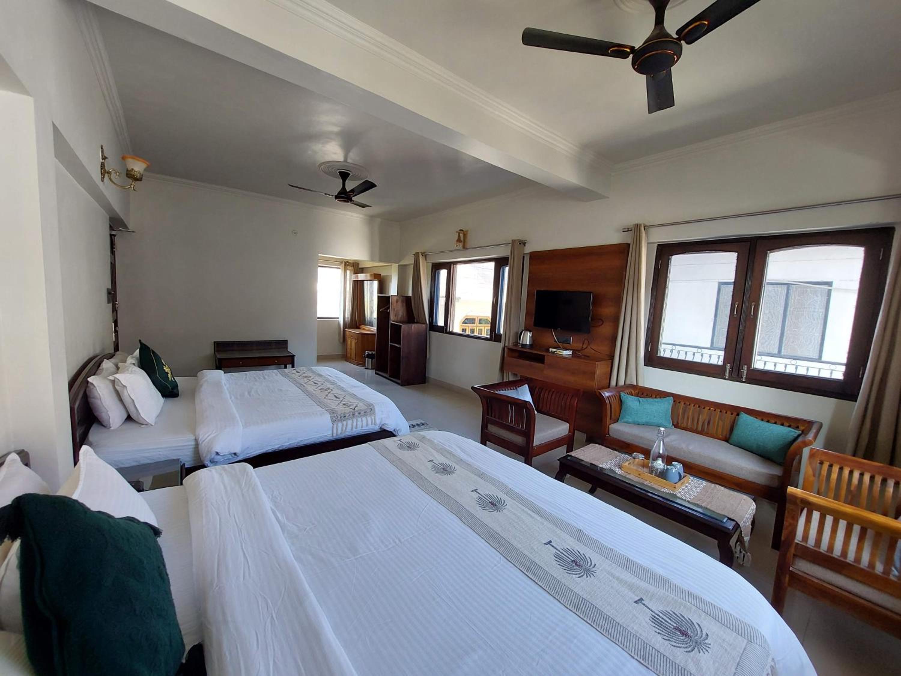 King Room with Two King Beds photo 1