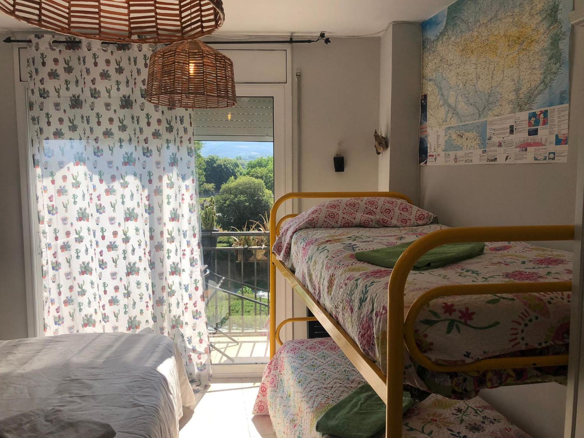 Habitación Cuádruple con Vista a la Montaña