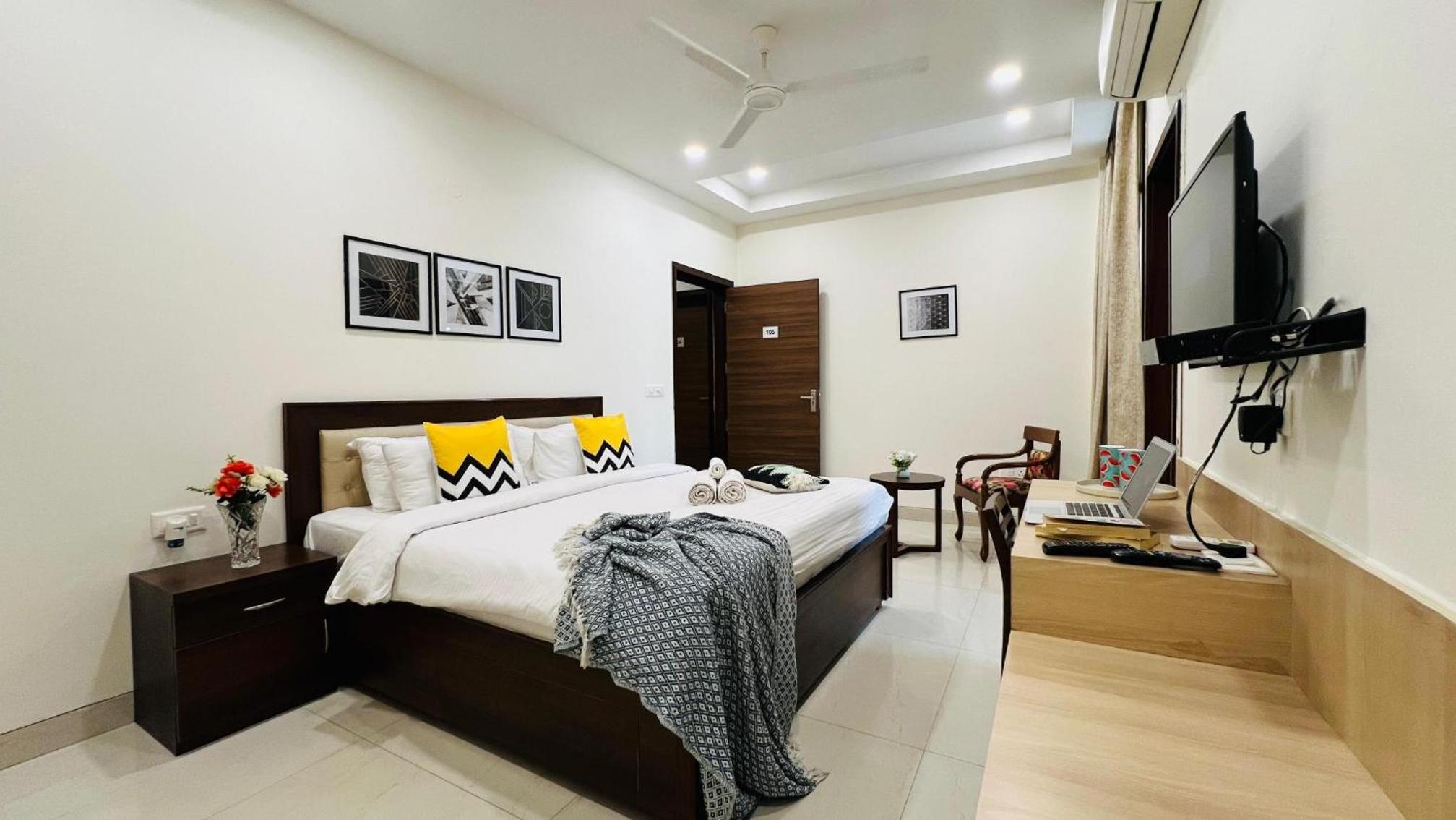 Studio Apartment photo 1