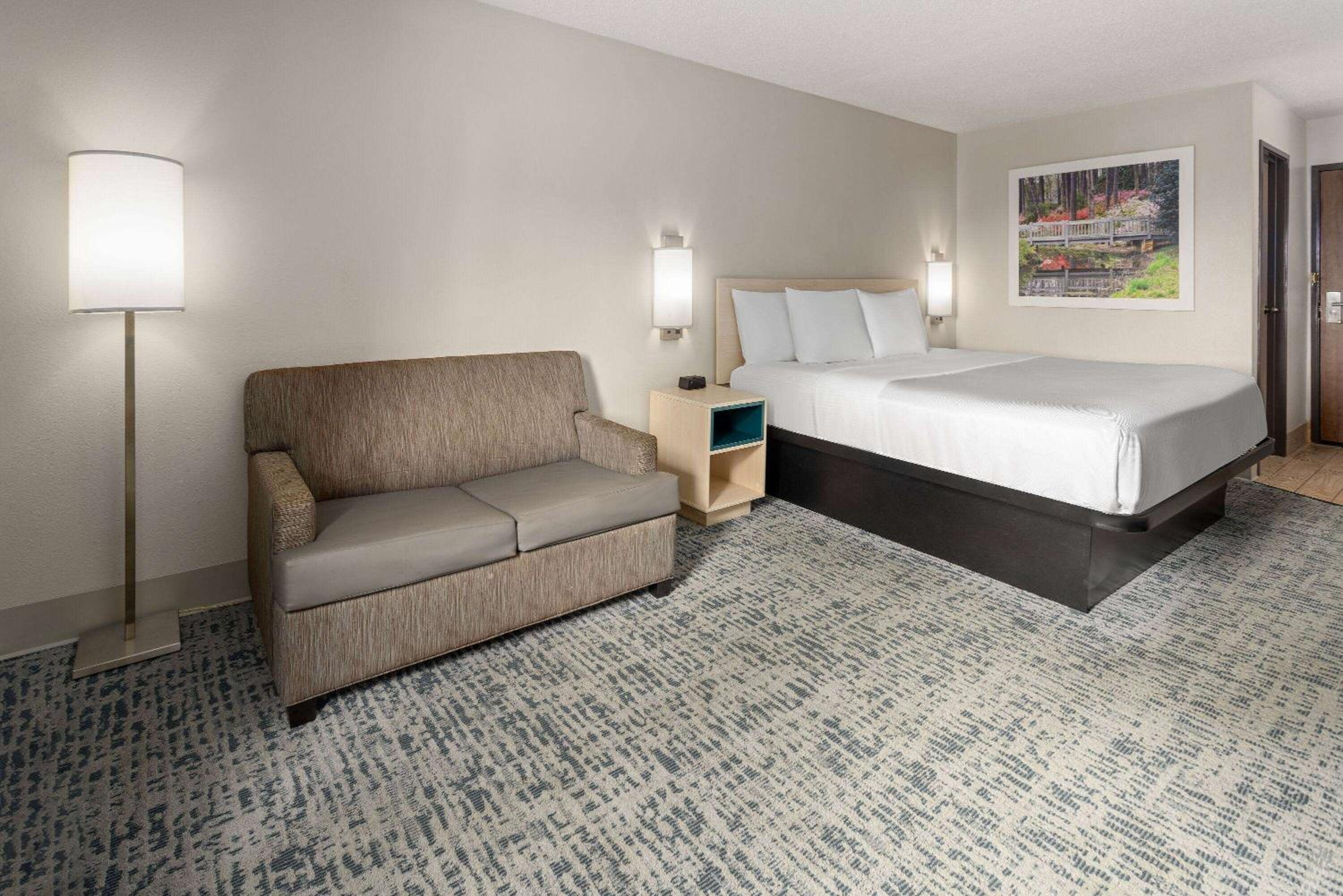 King Room - Non-Smoking - Photo 1