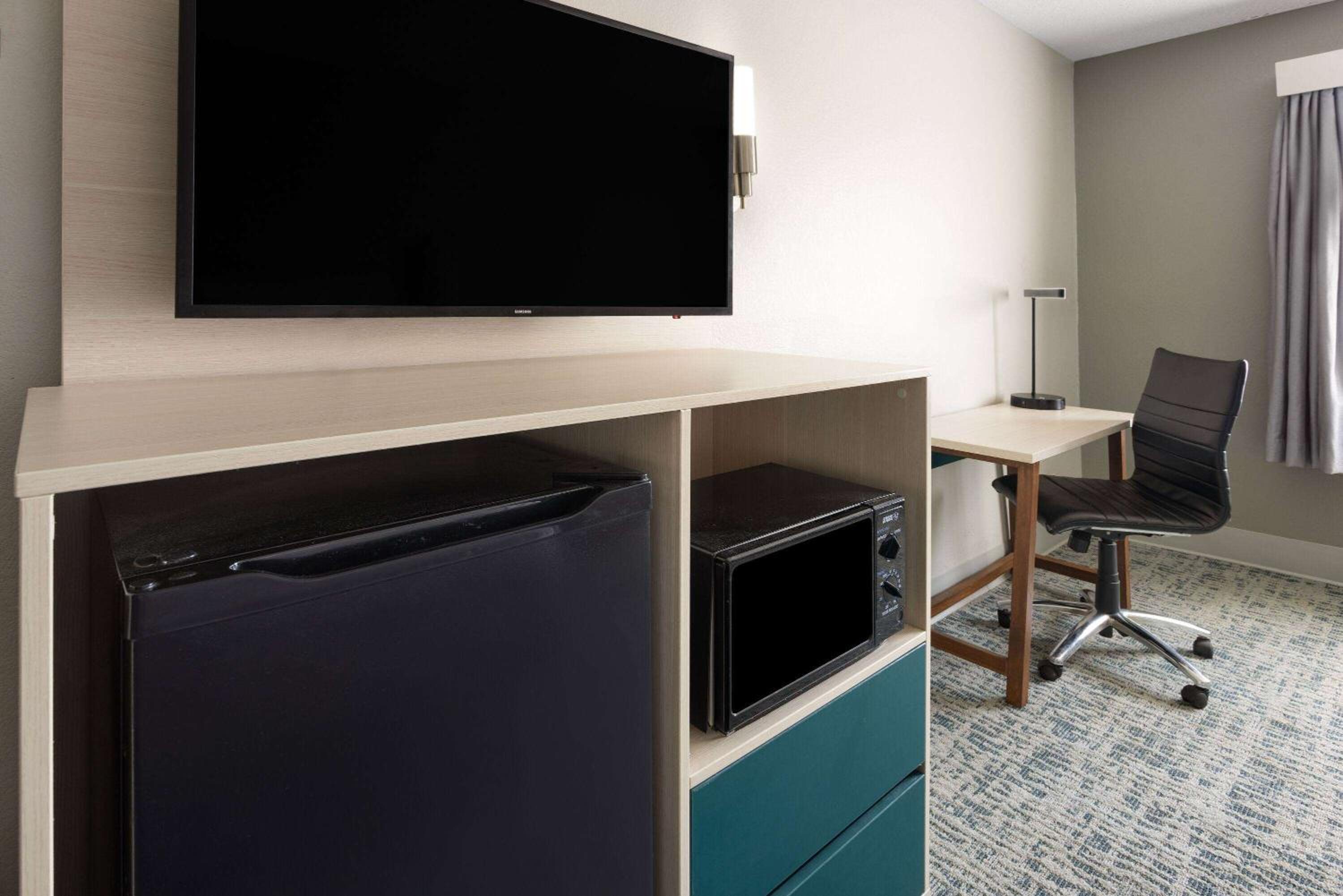 King Room - Non-Smoking - Photo 2