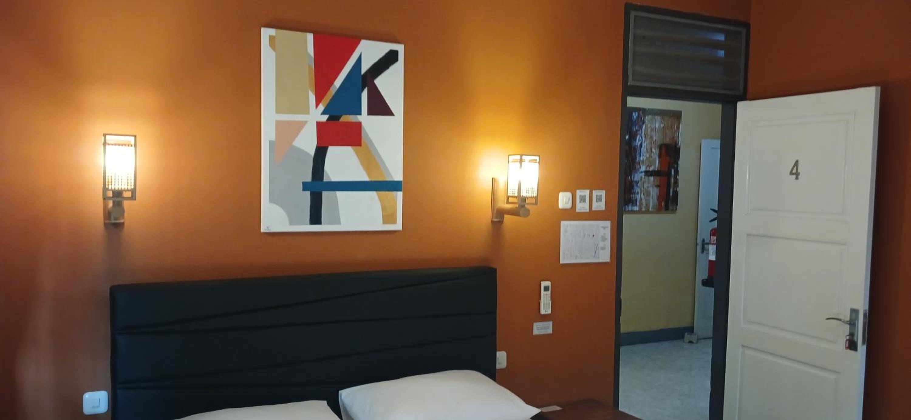 Deluxe Queen Suite