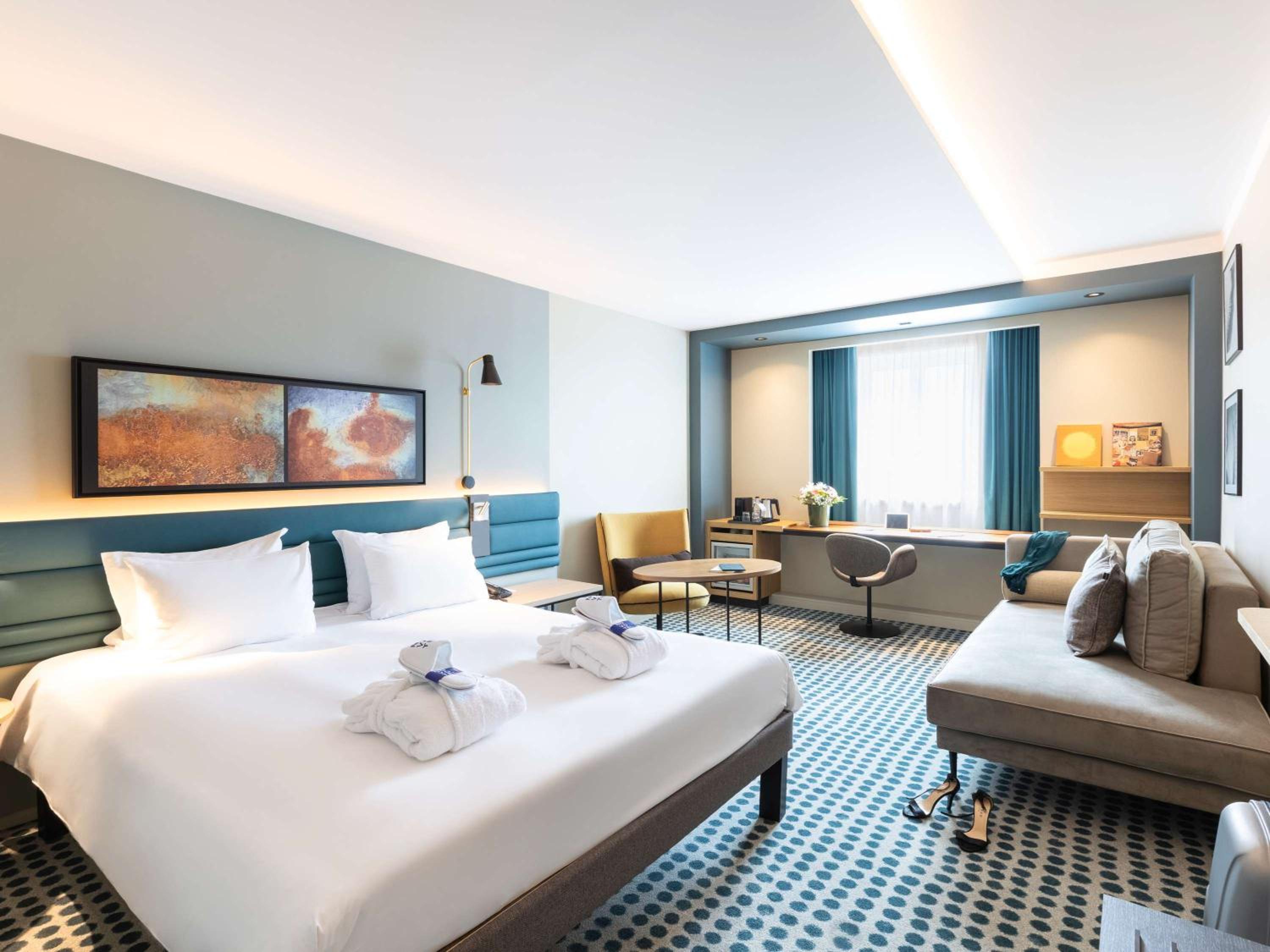 Executive Room with a King Bed photo 3