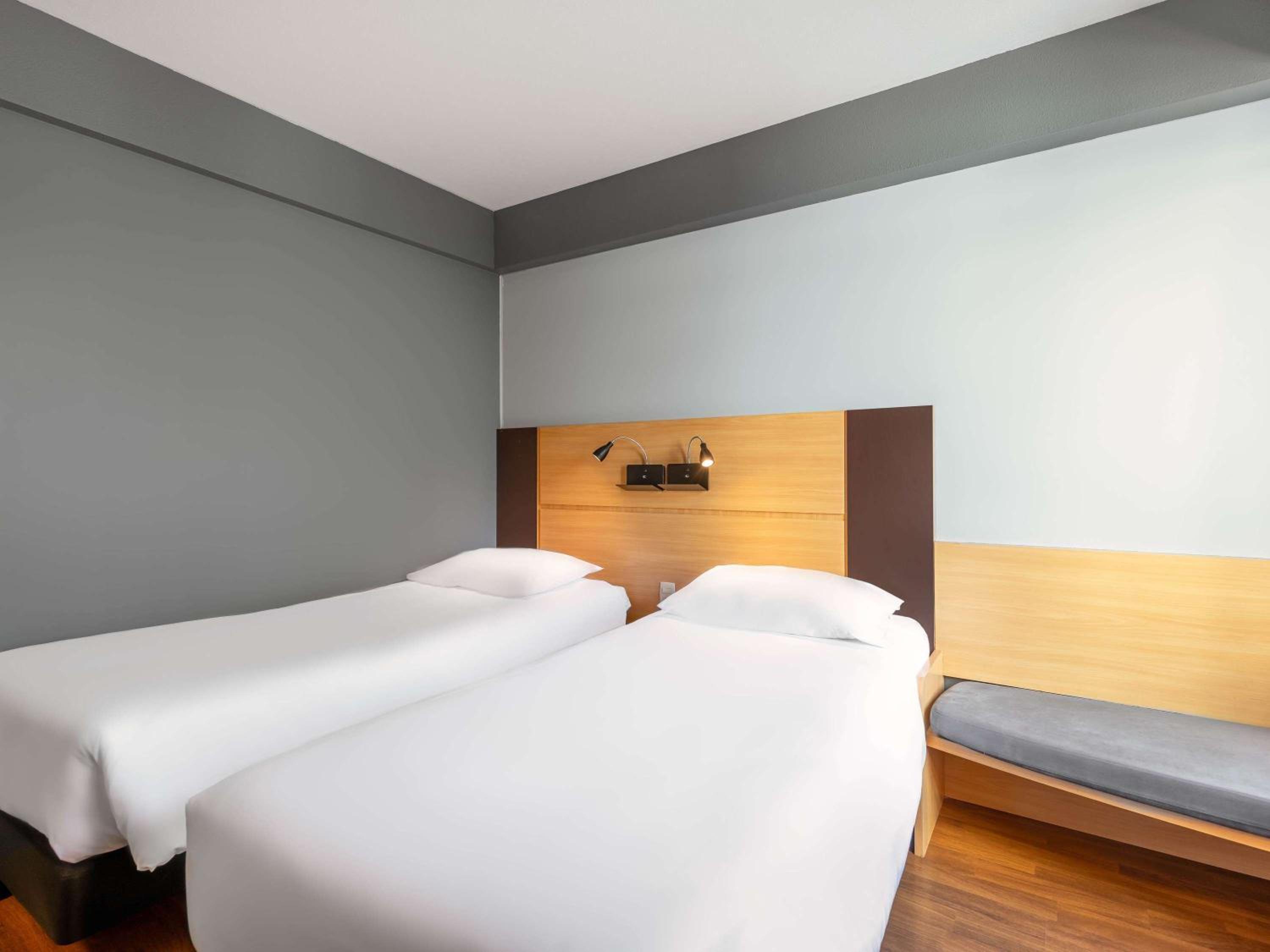 Standard Room with Two Single Bed thumbnail 5