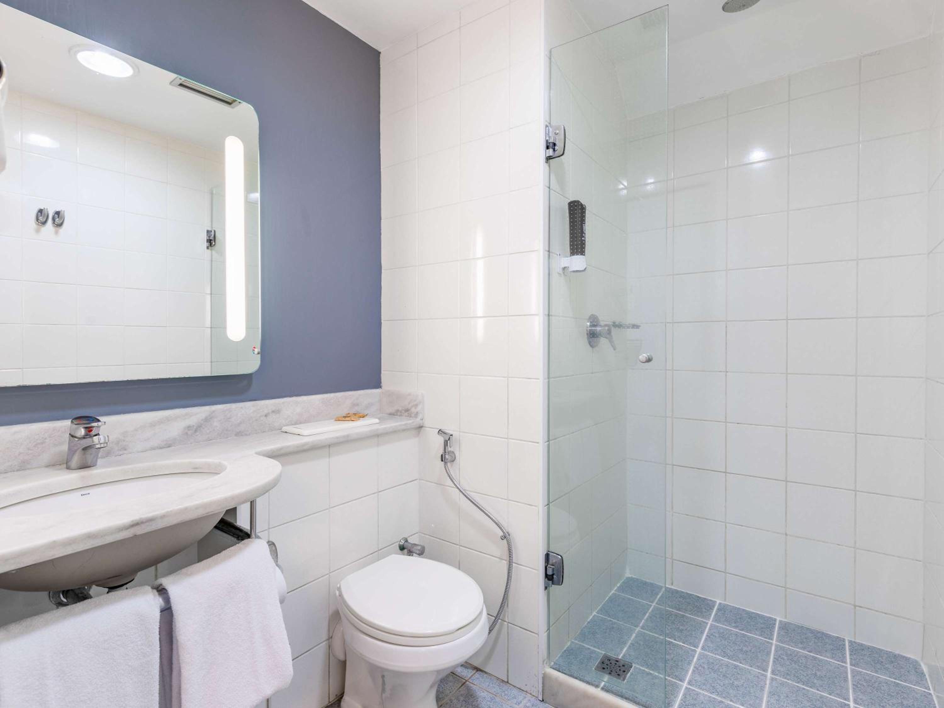 Standard Room with One Double Bed and One Single Bed
