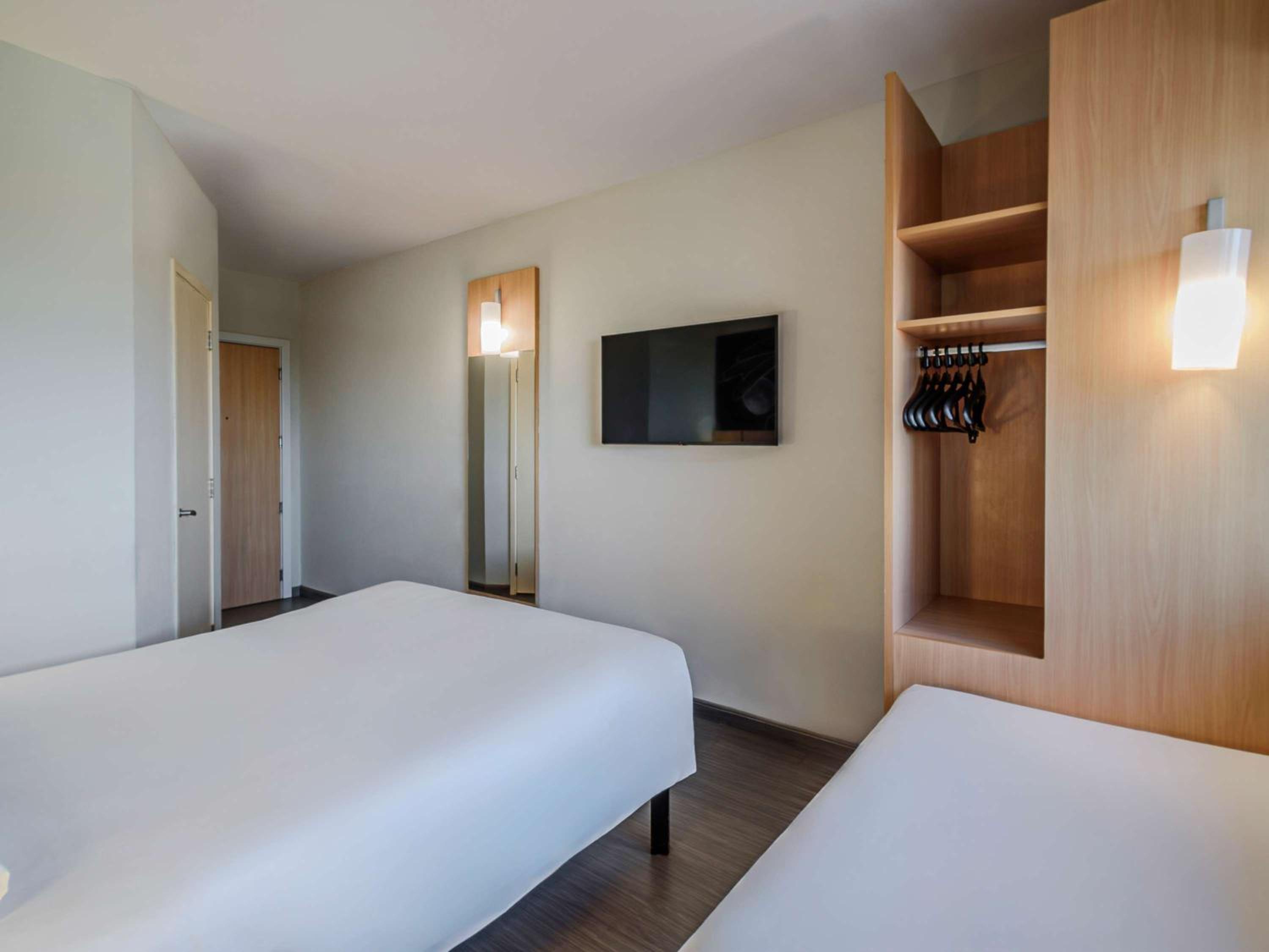 Standard Room with Double and Single Bed photo 1