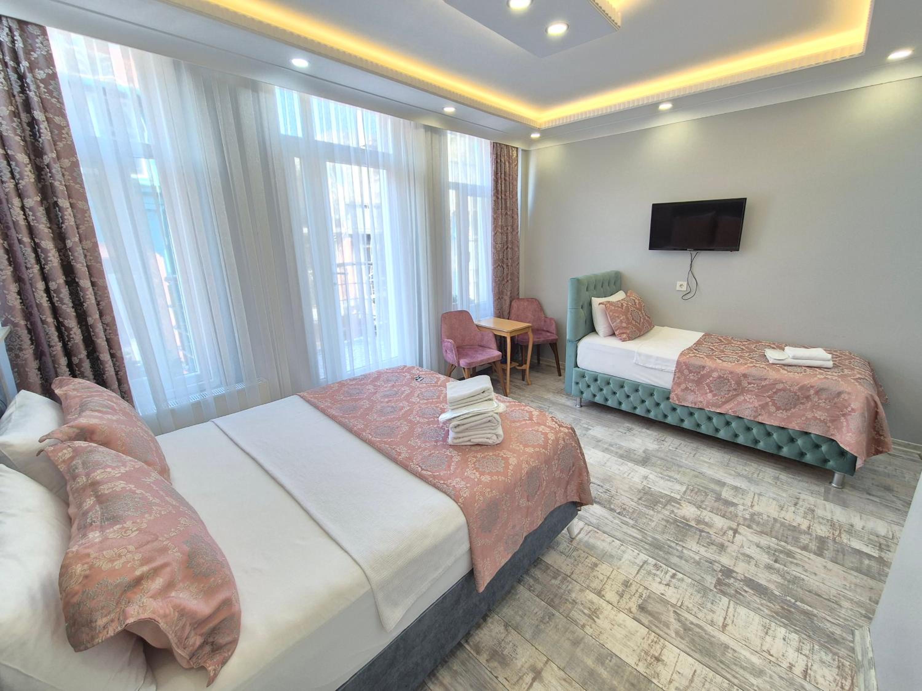 Triple Room with Balcony photo 2