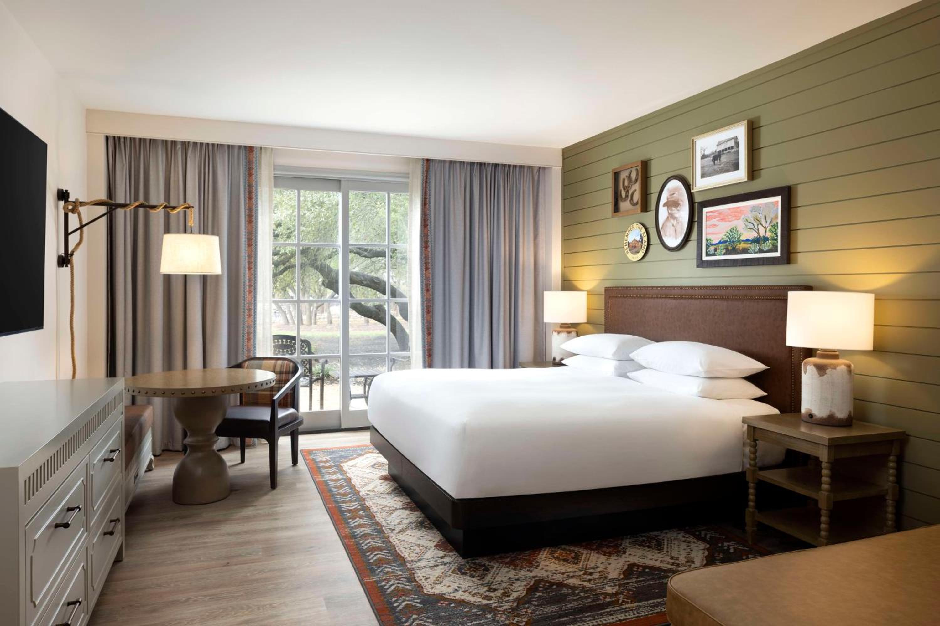 King Room with Patio - Photo 1