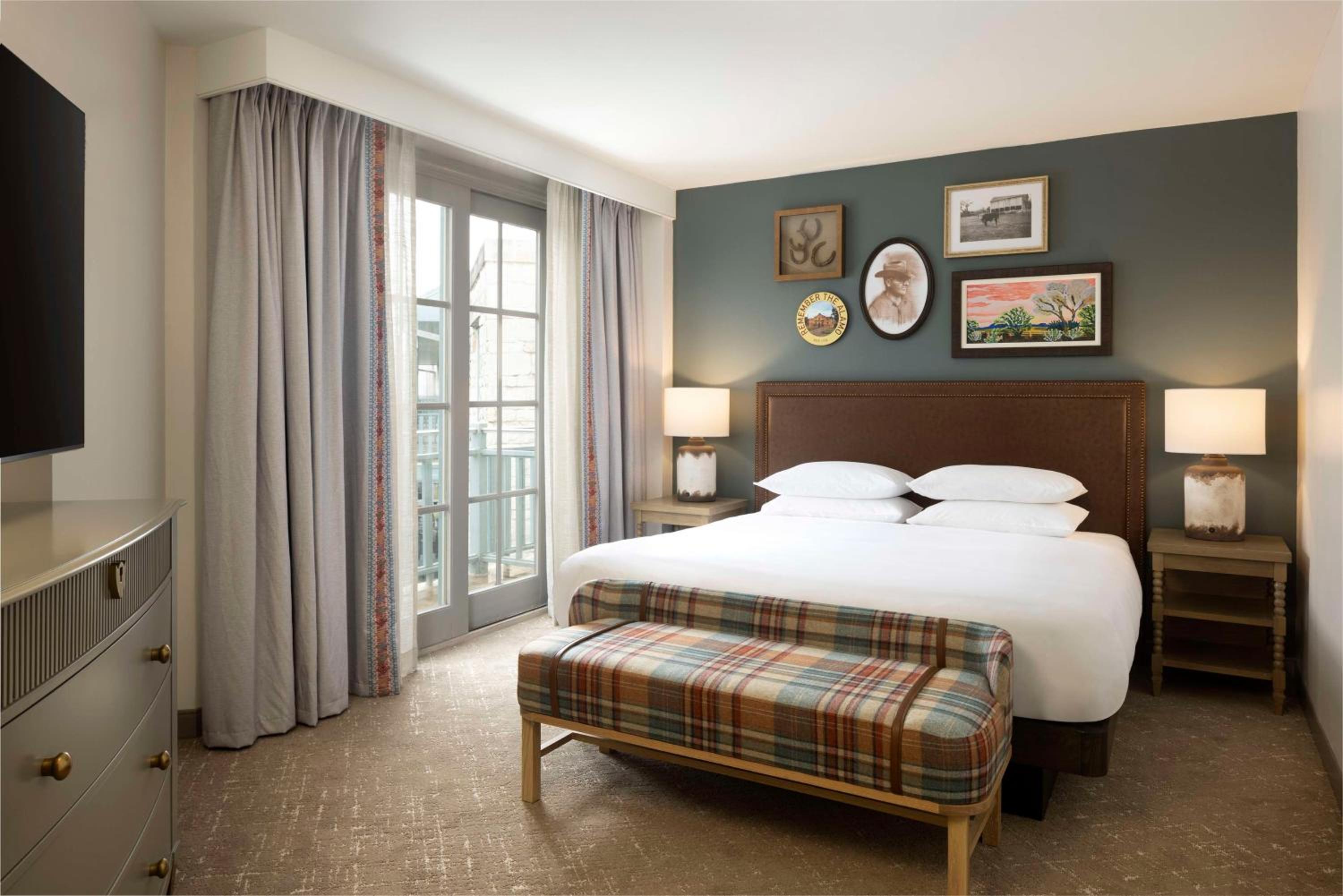 Hill Country Suite with Balcony - Photo 3