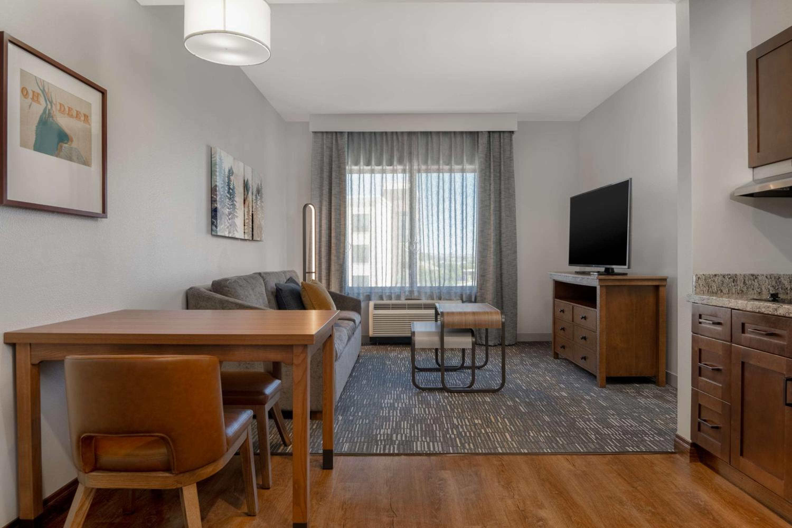 One-Bedroom King Suite with Bathtub - Accessible/Non-Smoking photo 1