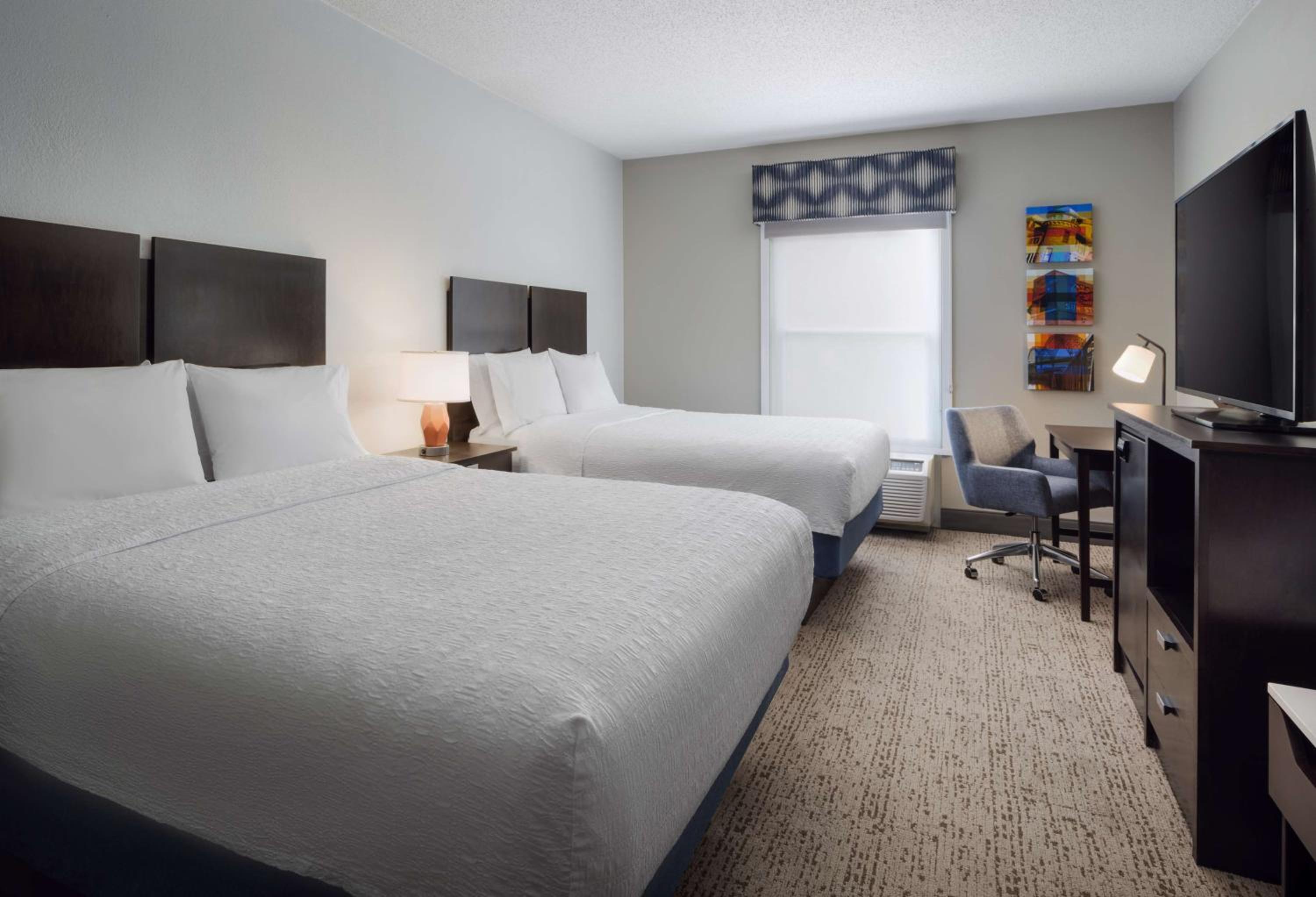 Room with Two Queen Beds - Non-Smoking - Photo 8